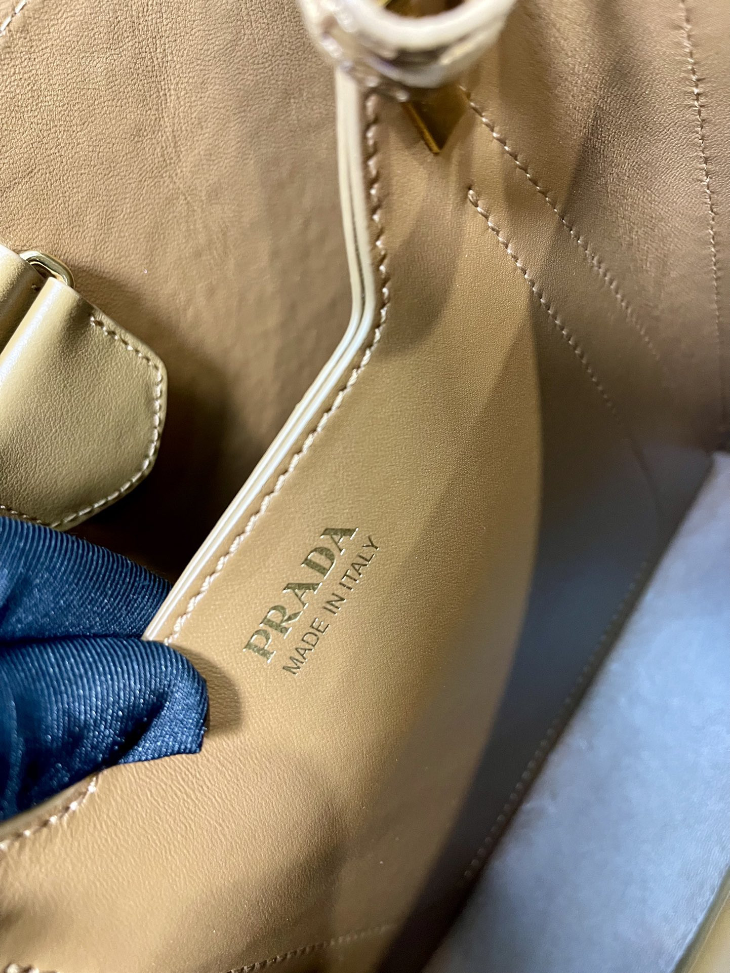 Pra*a Medium Saffiano Leather Pra*a Panier Bag 22.5x 21.5x13cm