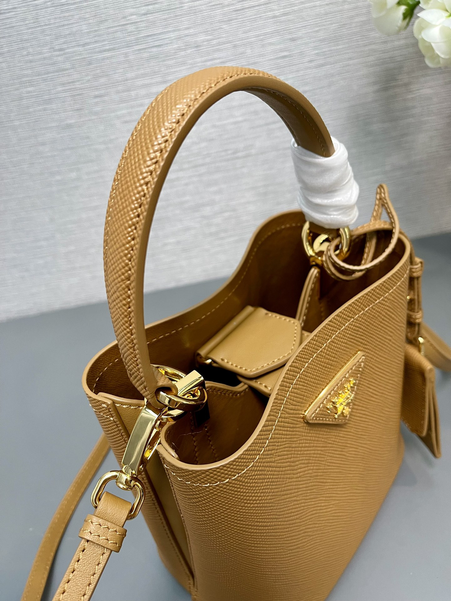 Pra*a Small Saffiano Leather Pra*a Panier Bag 18x17x10.5cm