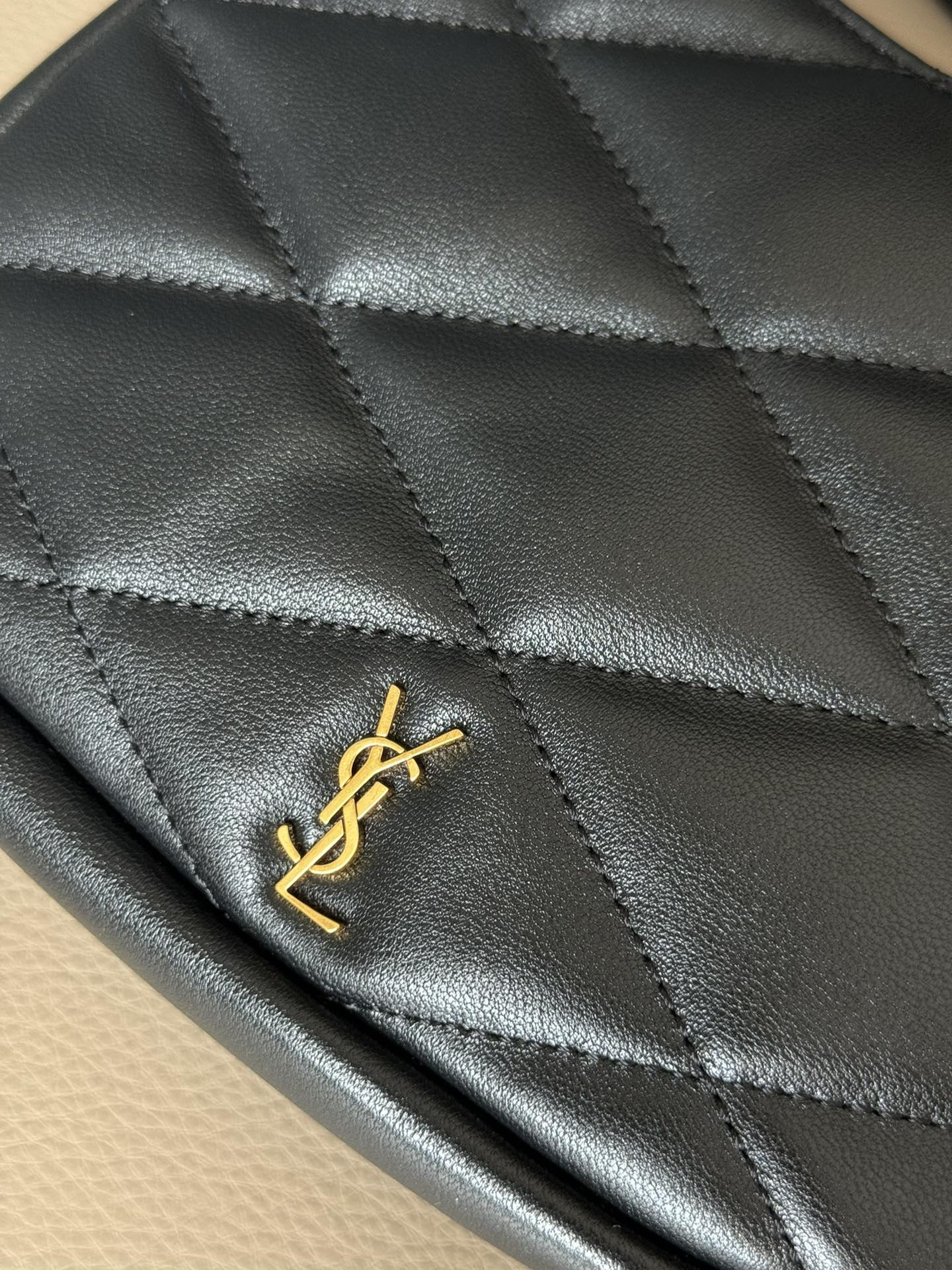 Y51 SADE hobo in lambskin 19 X 21 X 4 CM