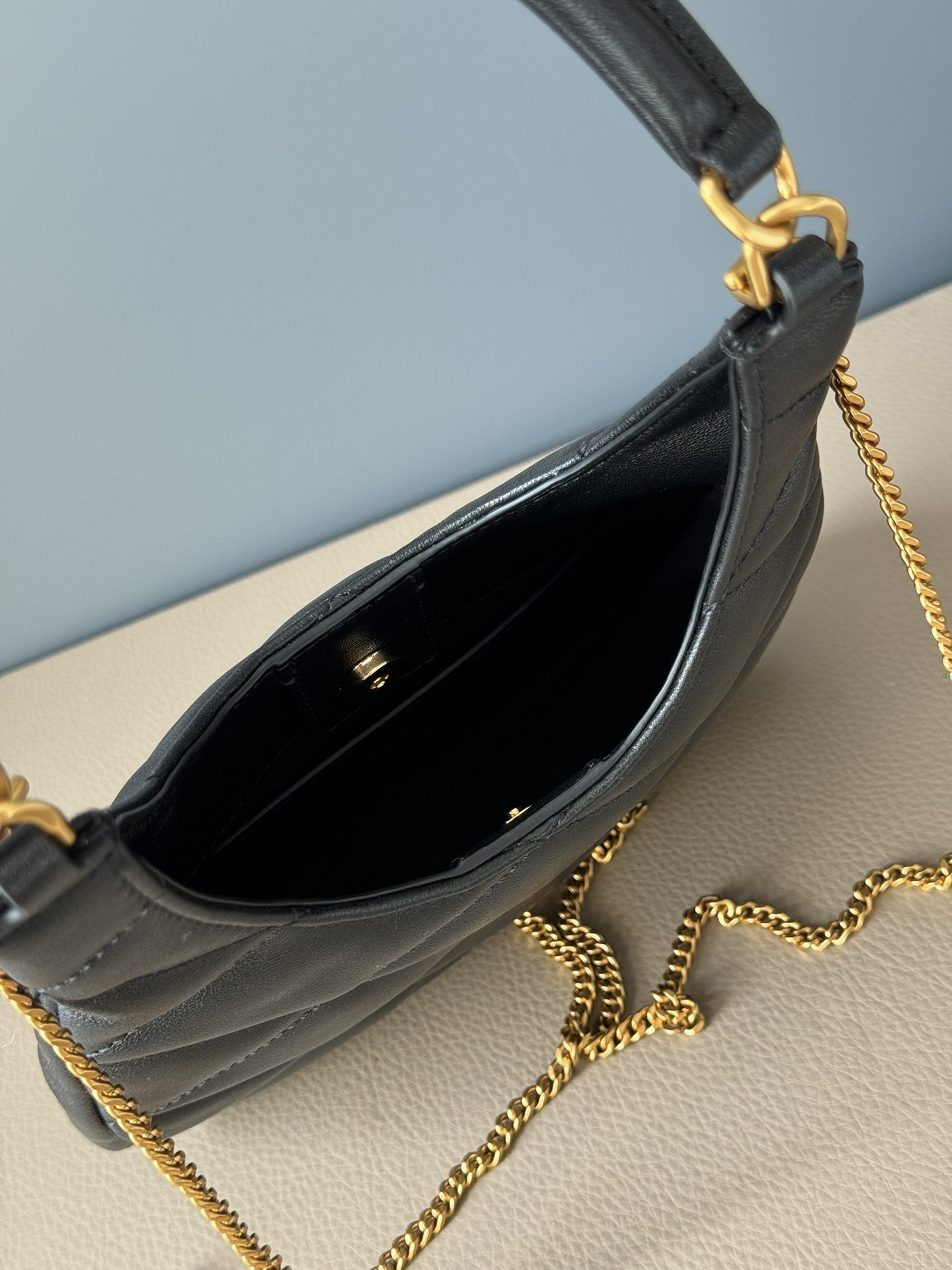 Y51 SADE hobo in lambskin 19 X 21 X 4 CM