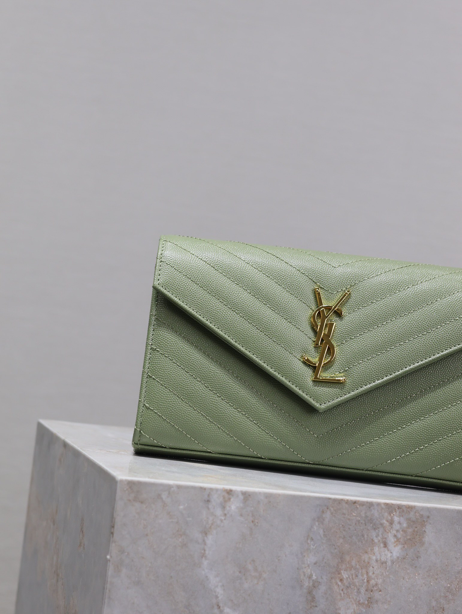 Y51 Cassandra Monogram Classic Chain Wallet in Grained Poudre Leather 22.5 x 14 x 4cm