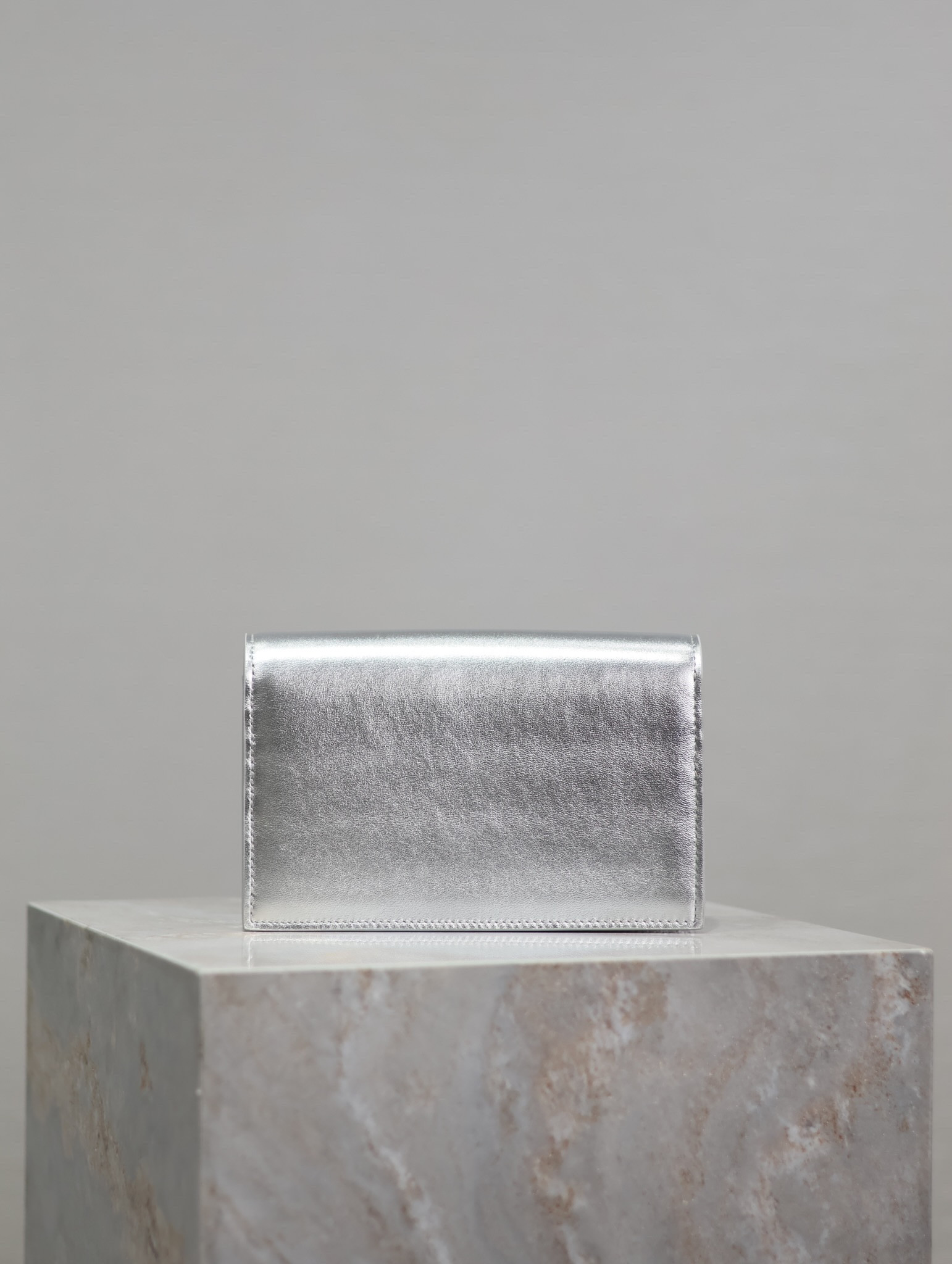 Y51 Cassandra WOC envelope chain wallet 19x12.5x3.5cm