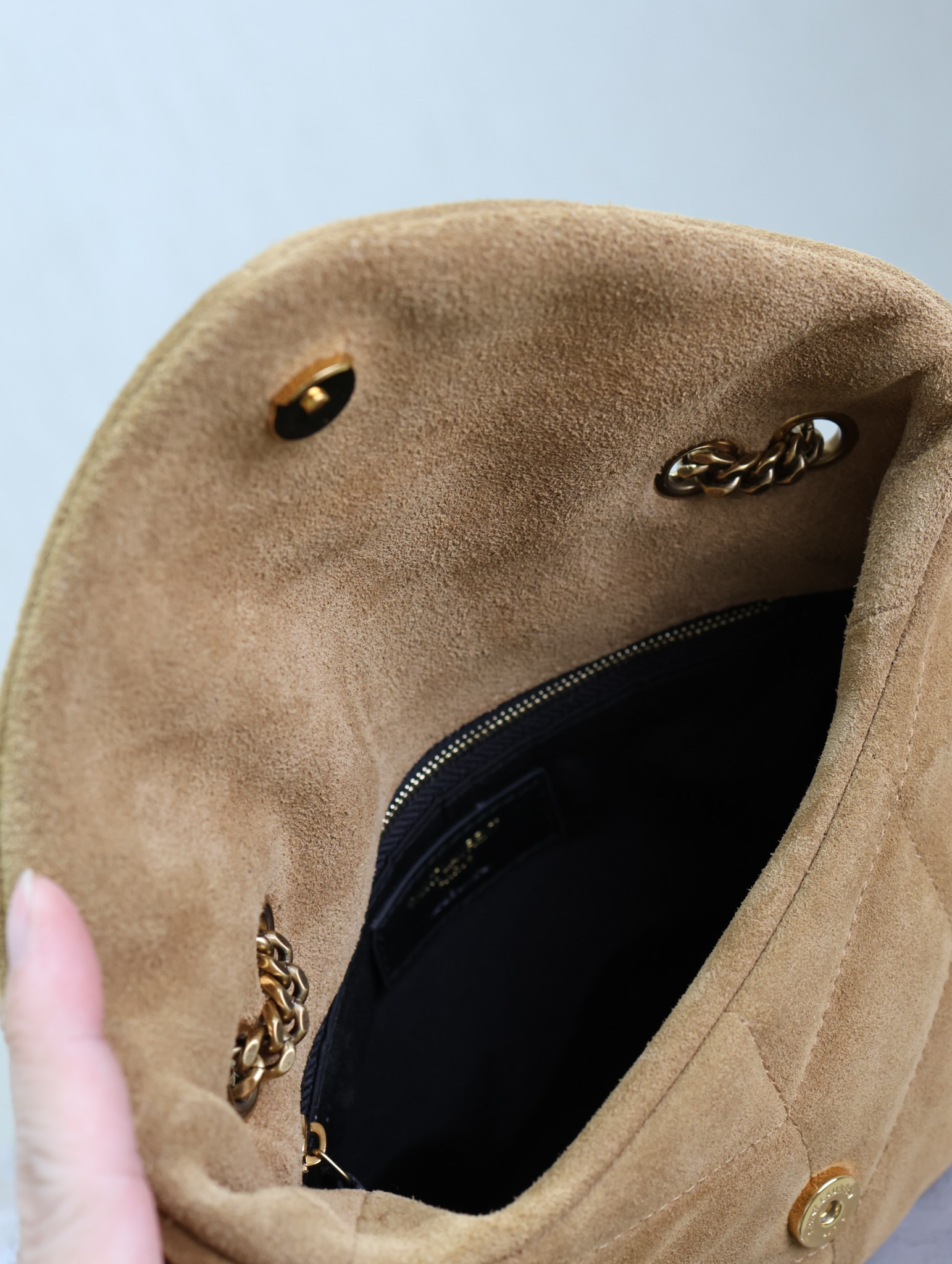 Y51 Loulou Mini Puffer (Suede)  23×15.5×8.5cm