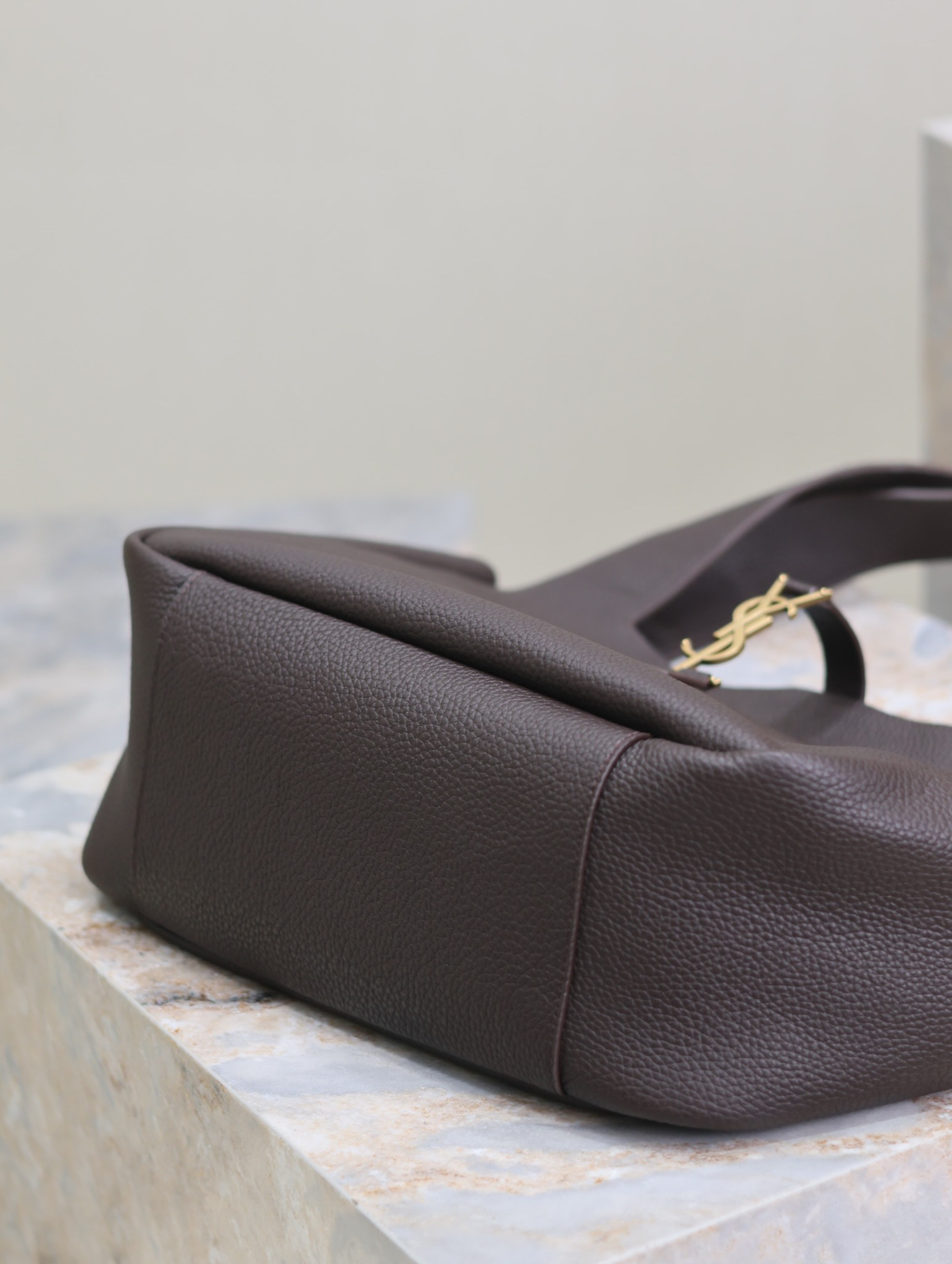 Y51 LE 5 À 7 BEA in grained leather 50×28×18cm