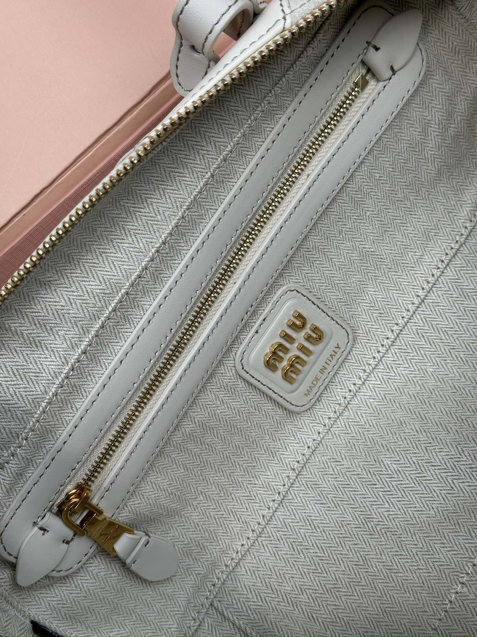 Miu Miu Leather Beau Bag 28×15×9cm