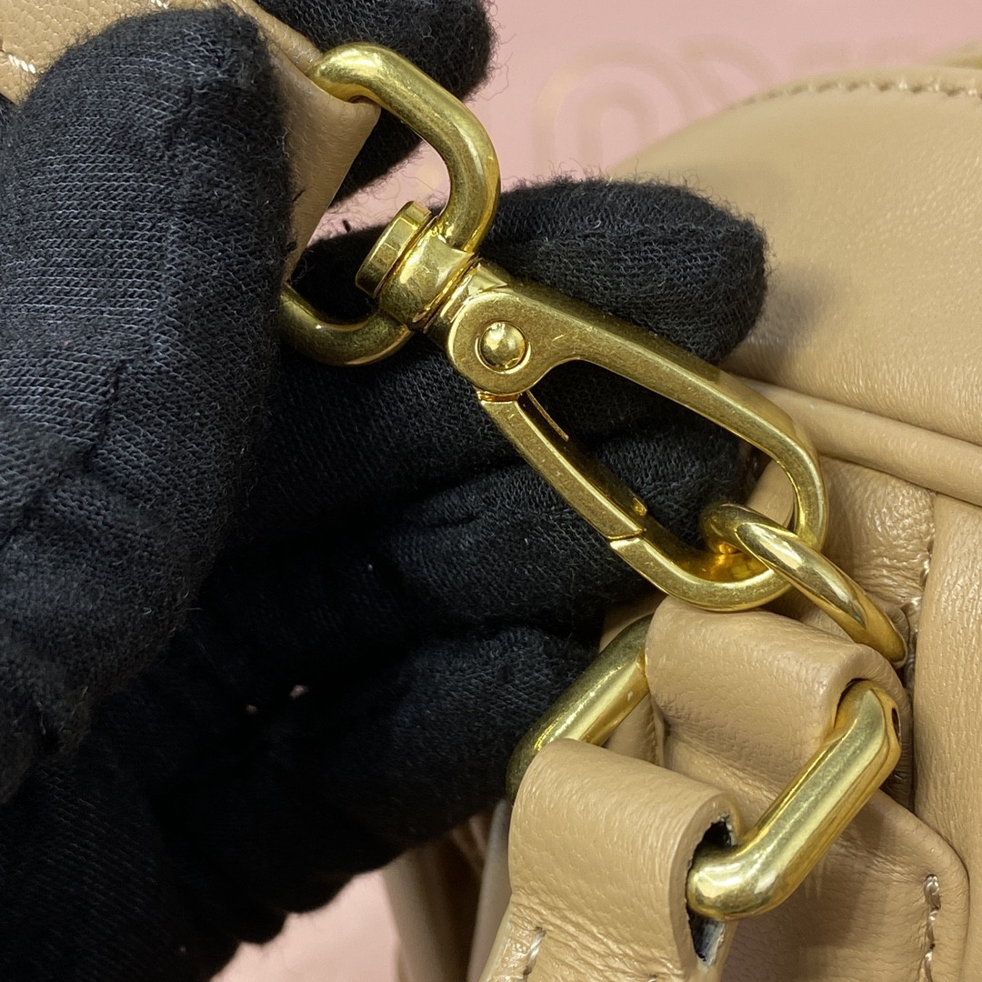 Miu Miu Arcadie matelassé nappa leather bag 22X10.5X7.5cm