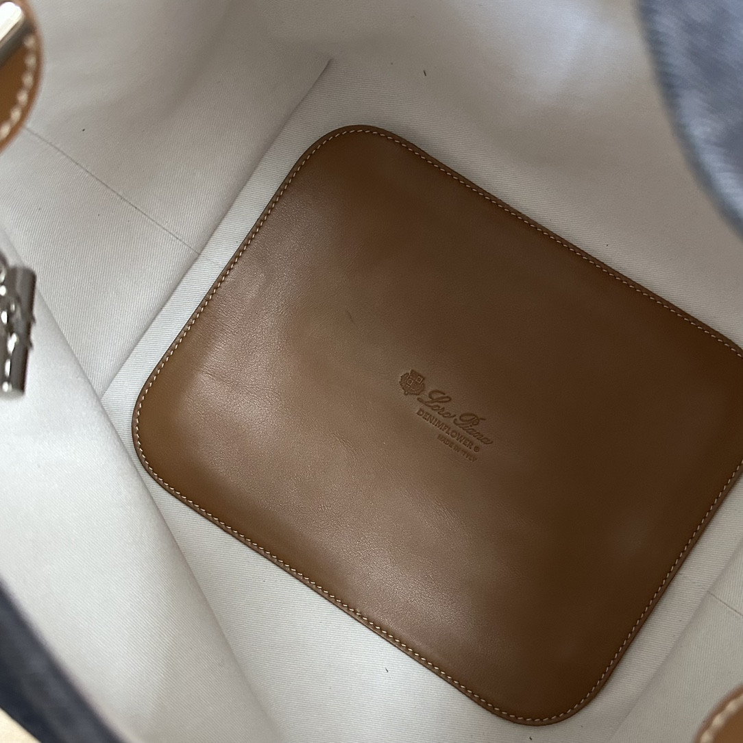 L0r0 P1ana Large Bale Cotton bag 24x20x27cm