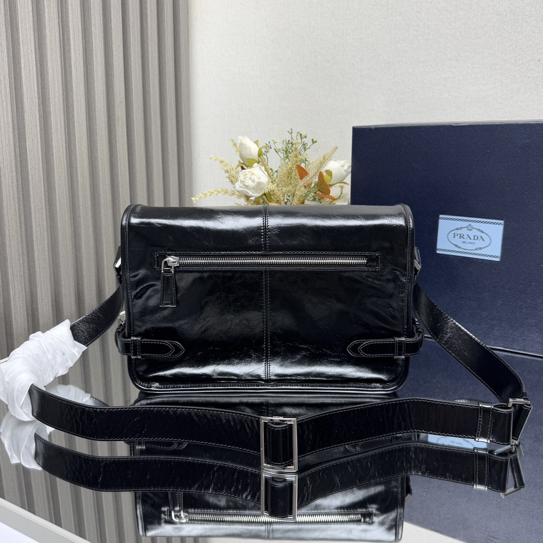 Pra*a Leather shoulder bag 30x20x11cm