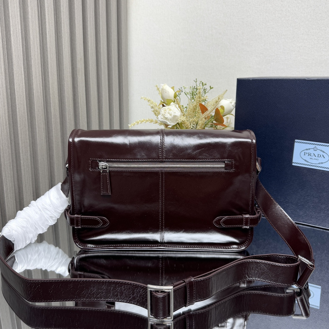 Pra*a Leather shoulder bag 30x20x11cm