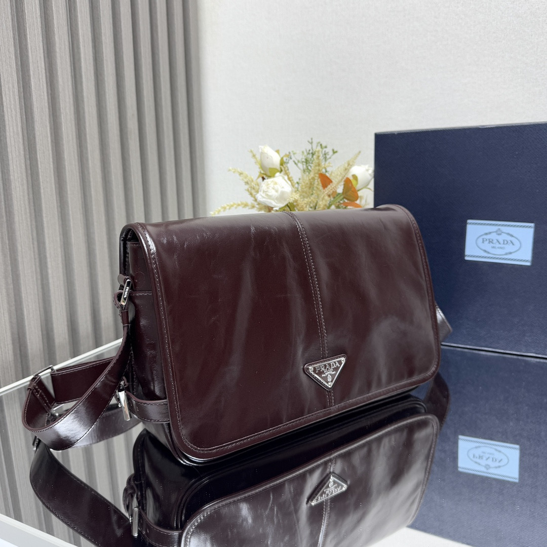 Pra*a Leather shoulder bag 30x20x11cm