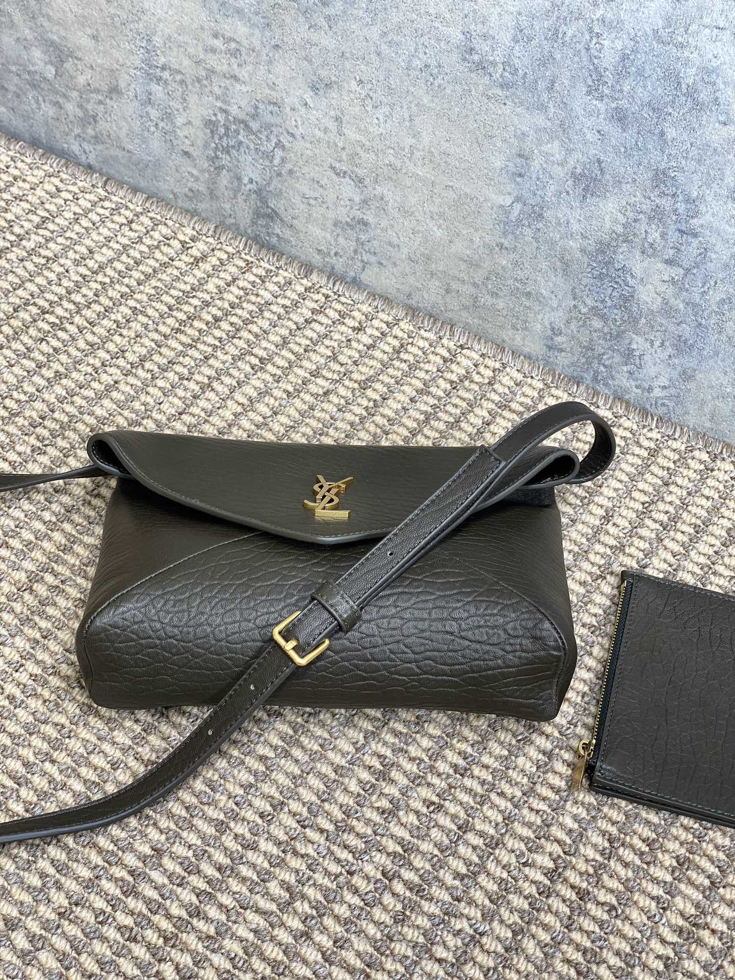 Y51 CASSANDRE envelope messenger in lambskin 23X16.5X6cm