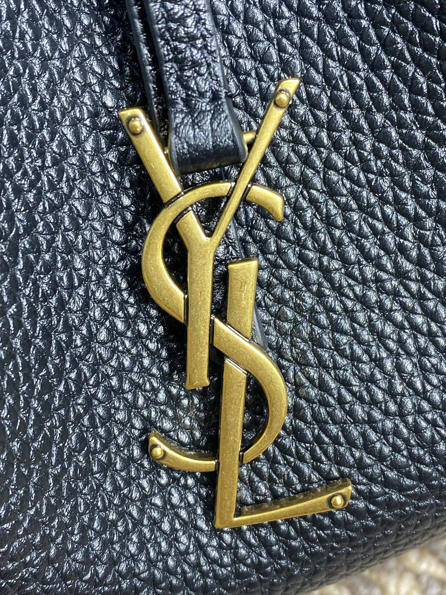 Y51 PARIS VII small hobo in grained leather 30X25X3cm