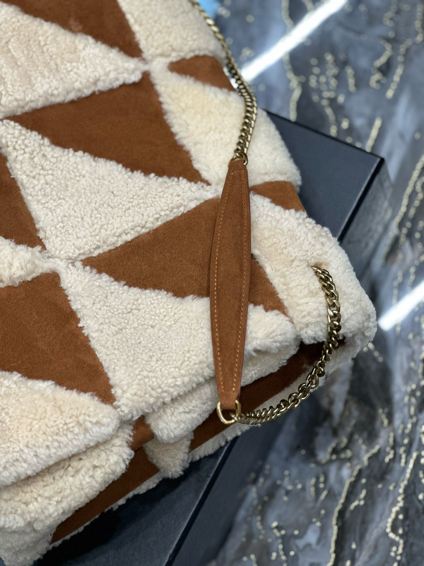 Y51 Jamie Large in Suede and Shearling 38×26×12cm