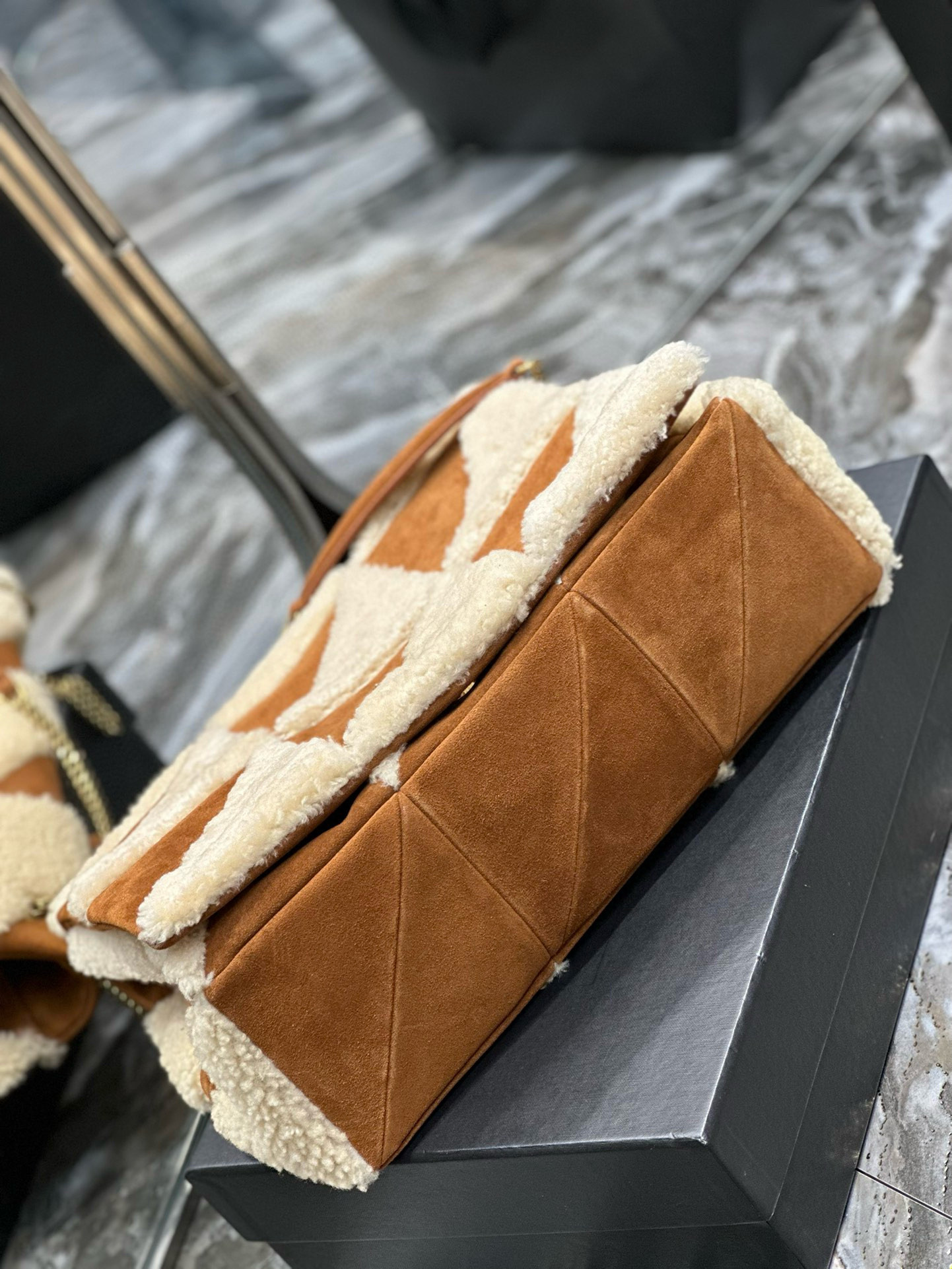 Y51 Jamie Large in Suede and Shearling 38×26×12cm