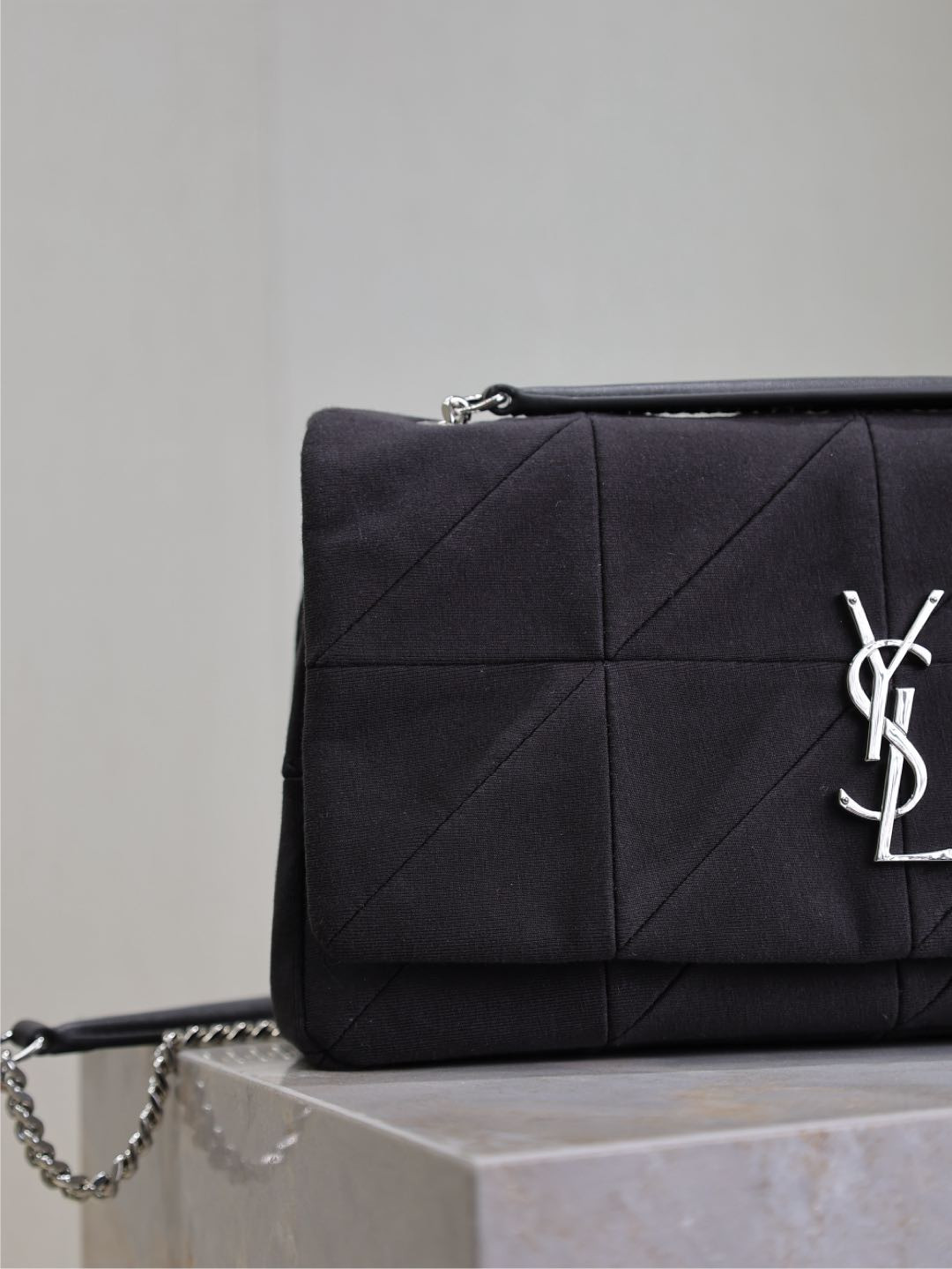 Y51 Jamie Medium 25x15x7.5cm