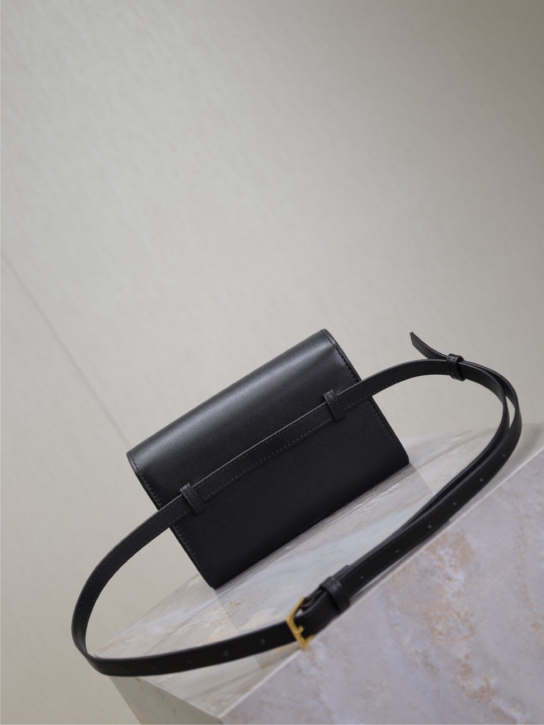 Y51 kate belt bag in grain de poudre-embossed leather 18x12x4.5cm