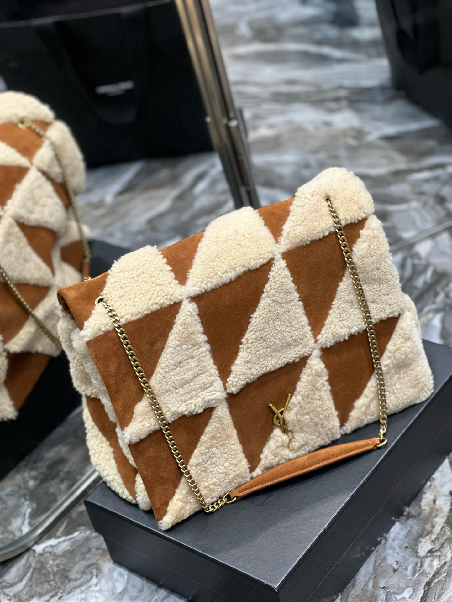 Y51 Jamie Large in Suede and Shearling 38×26×12cm