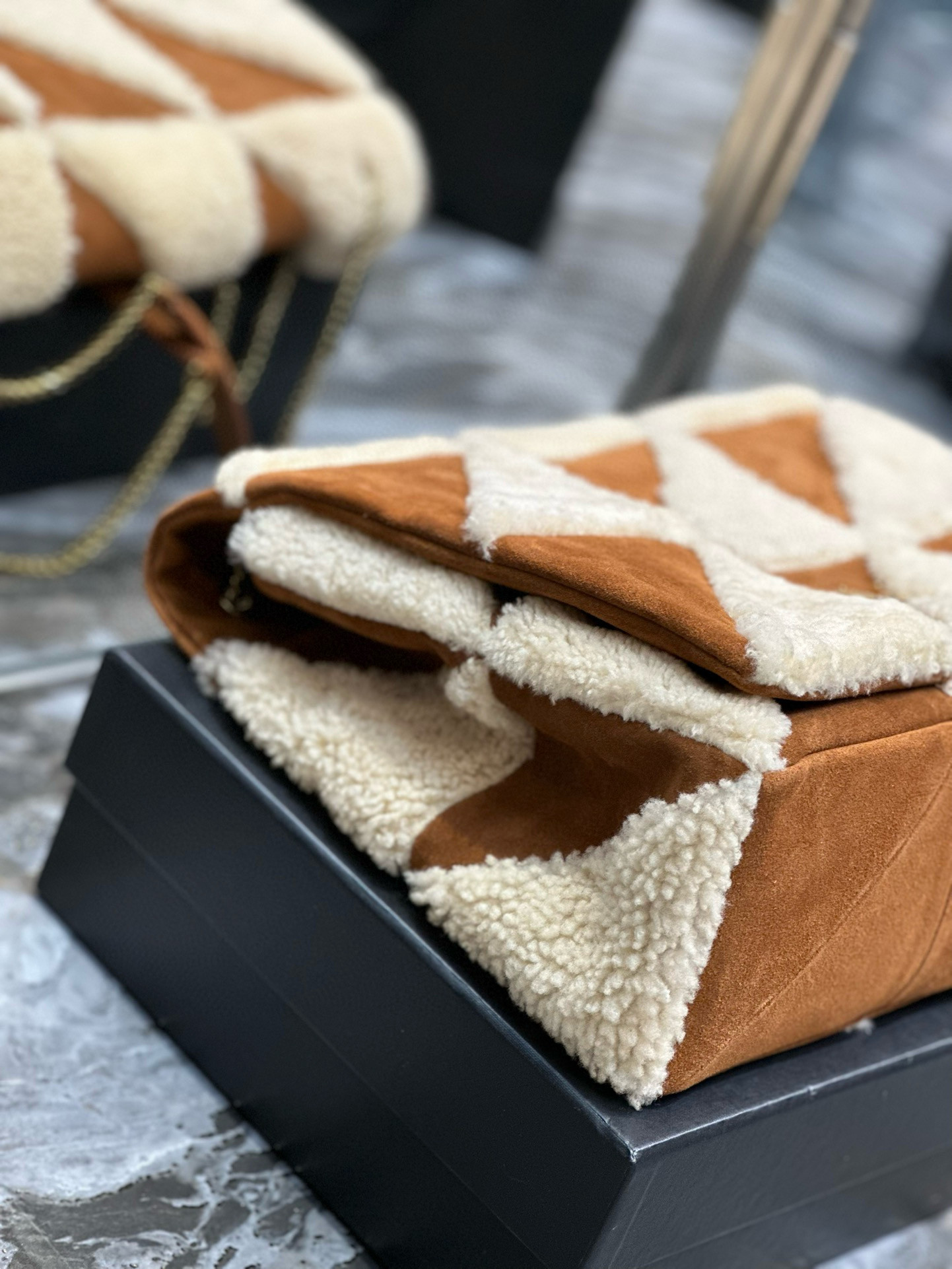 Y51 Jamie Large in Suede and Shearling 38×26×12cm