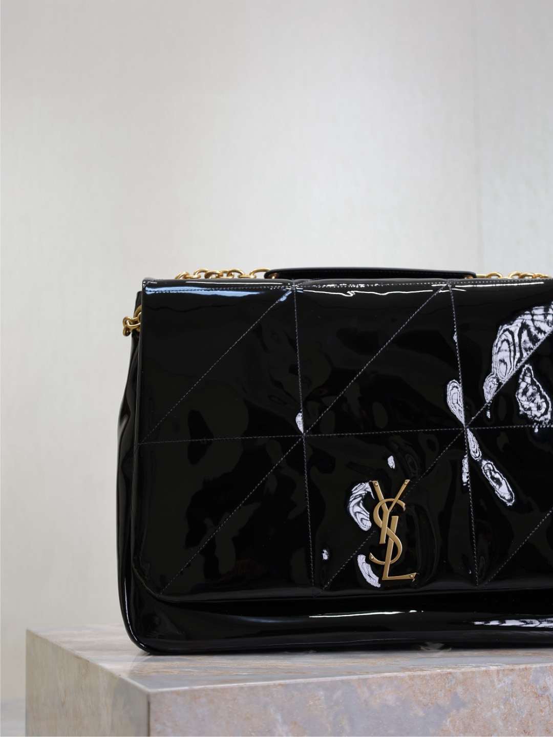 Y51 large jamie 4.3 in patent effect fabric