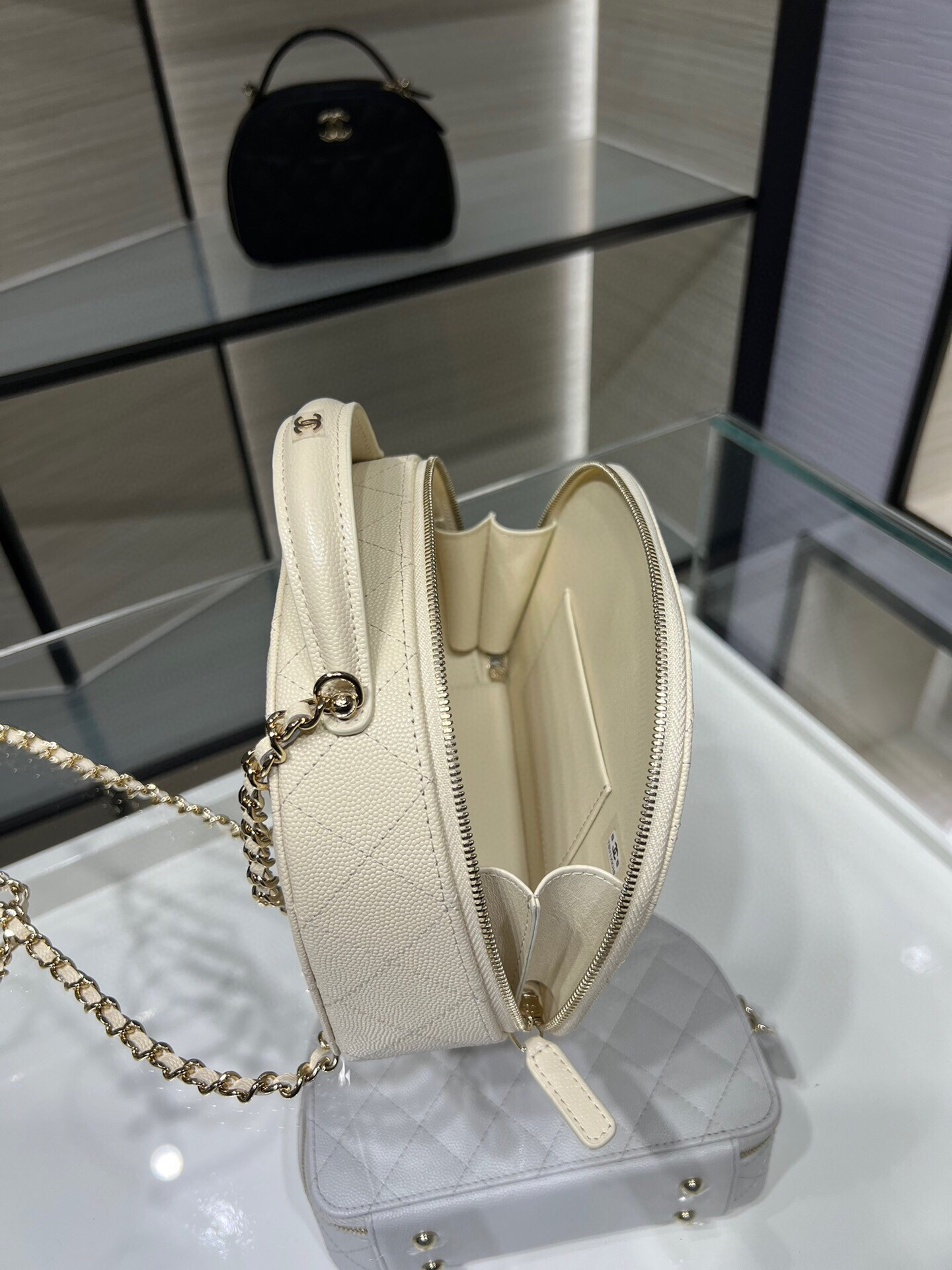 Ch**el 25C Chain shell bag 18X16X6cm