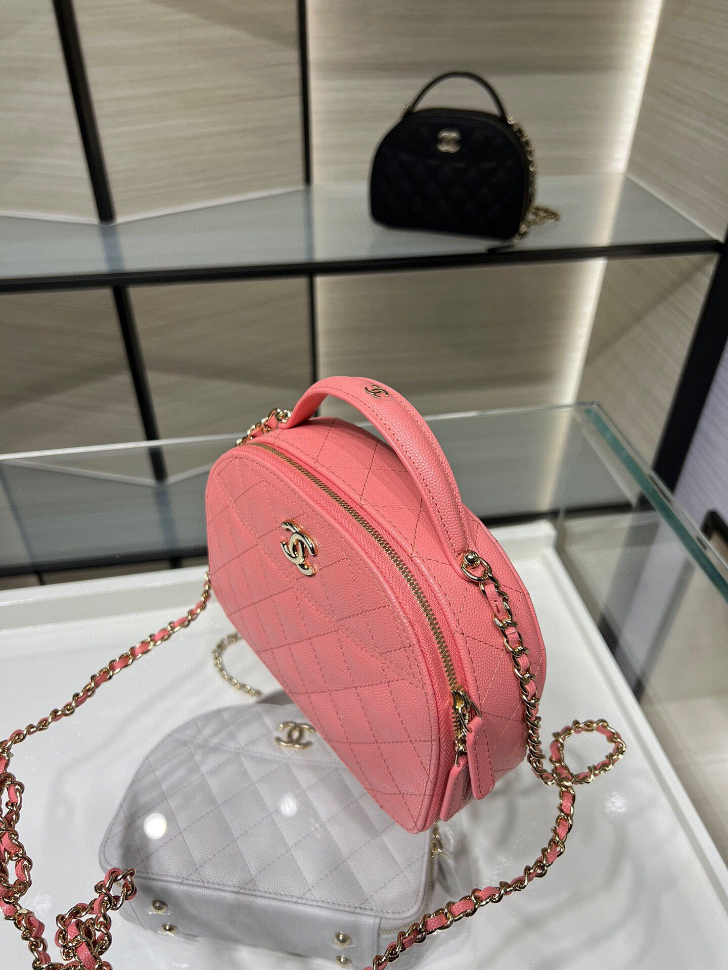 Ch**el 25C Chain shell bag 18X16X6cm