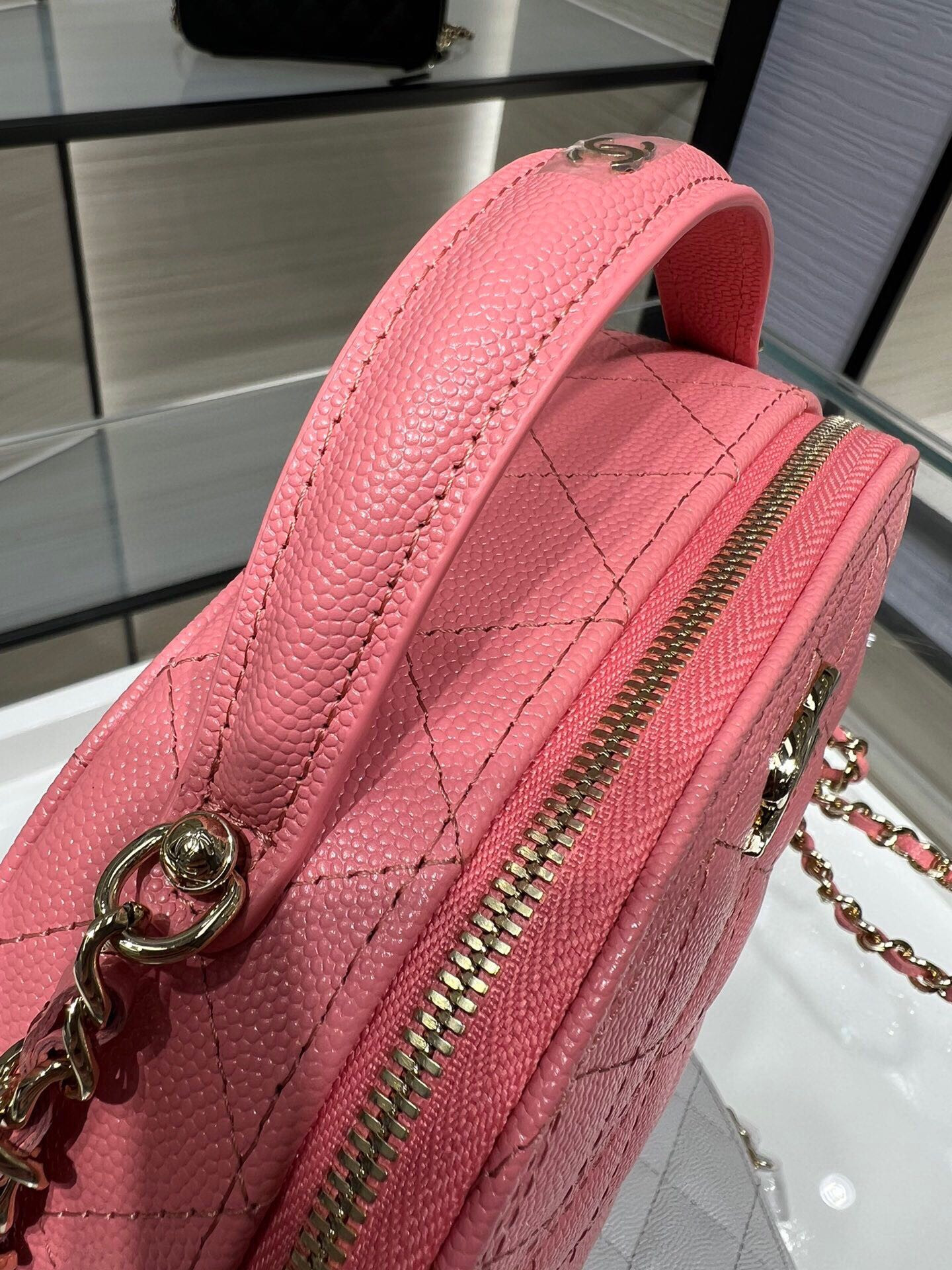 Ch**el 25C Chain shell bag 18X16X6cm