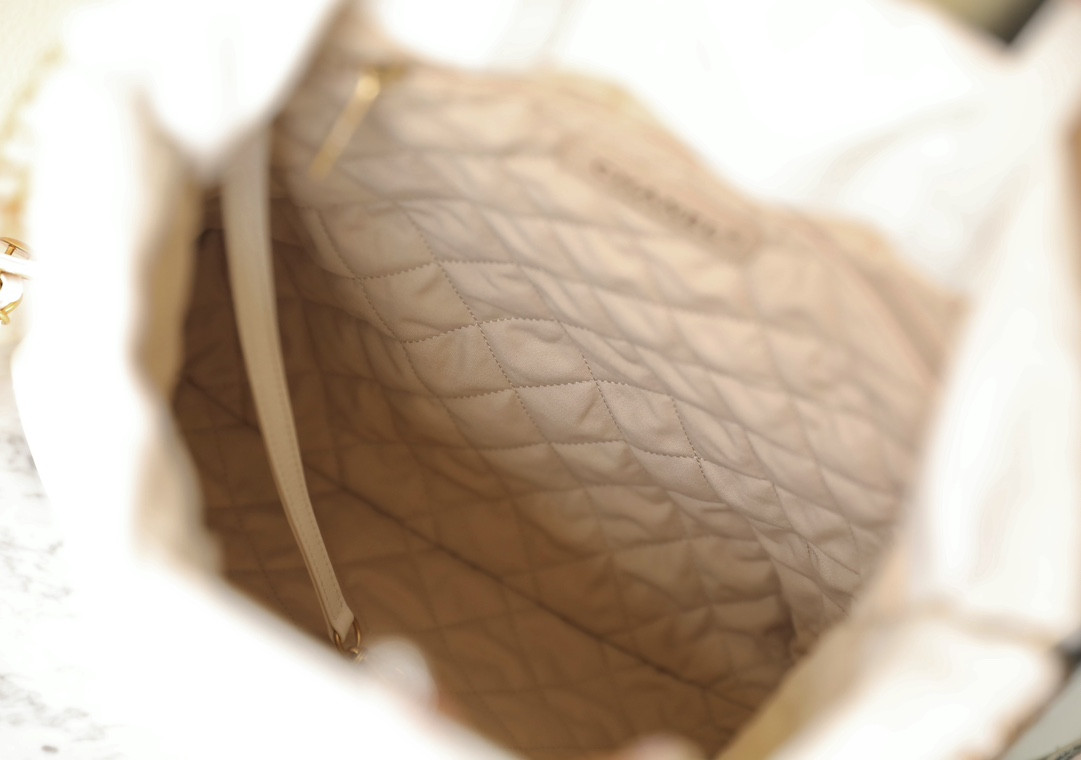 Ch**el 22 Handbag Calfskin 29x34x10.5cm