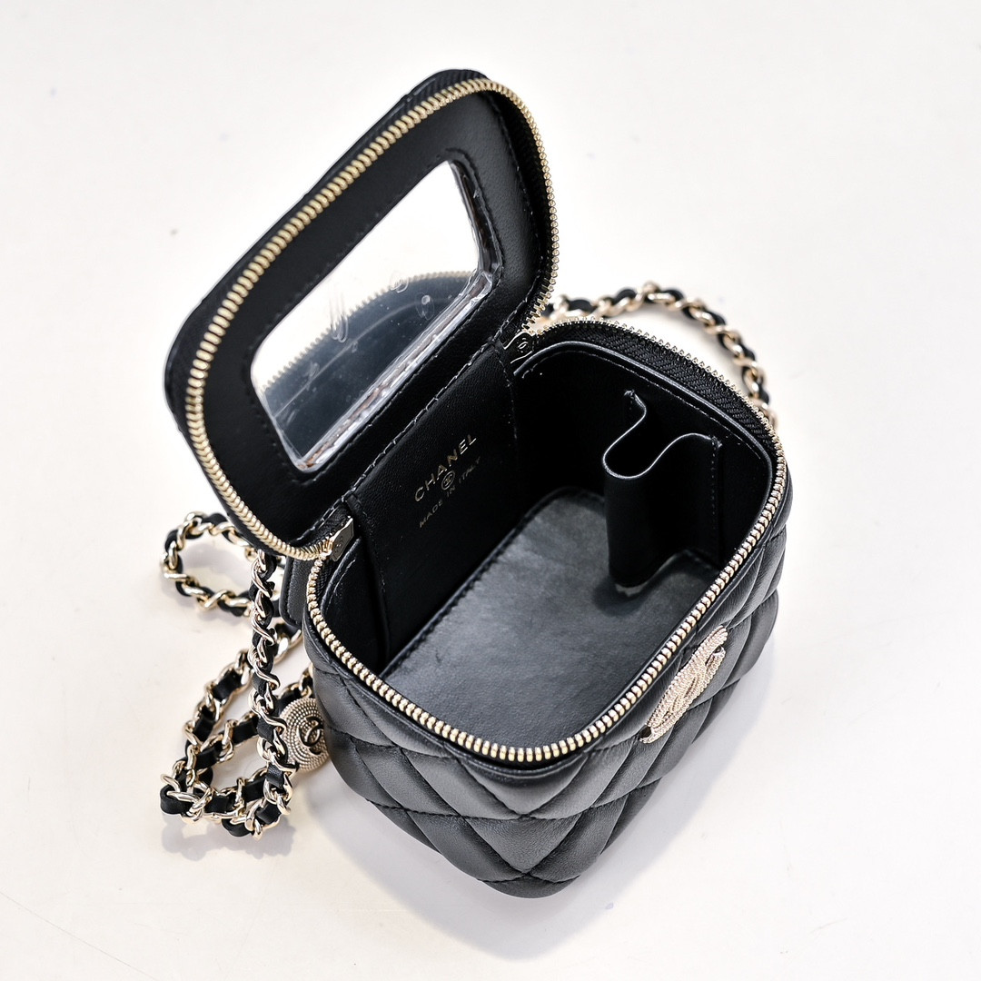 Ch**el SMALL VANITY WITH CHAIN 11x8.5x7cm