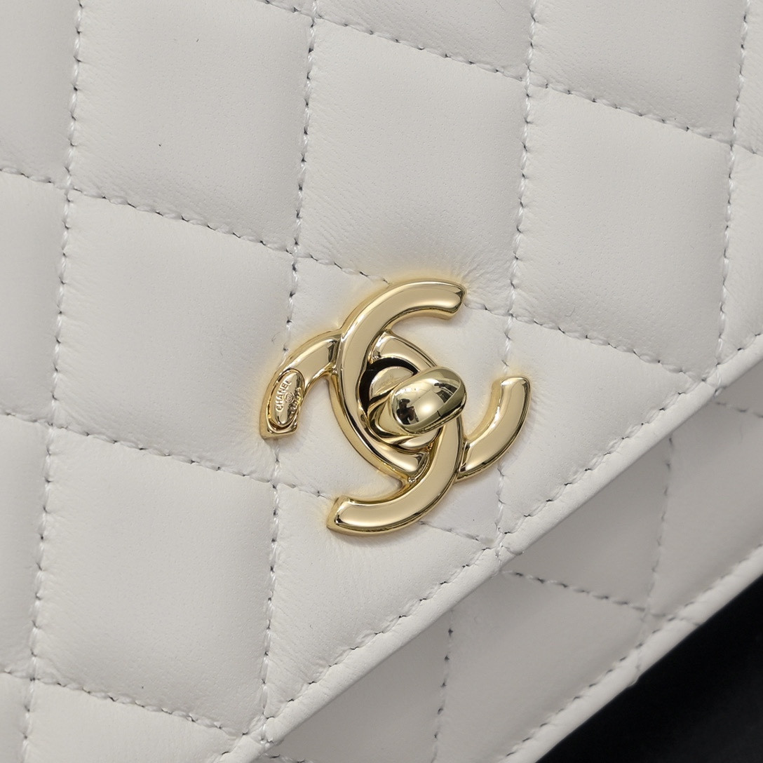 Ch**el Clutch With Chain 19cm