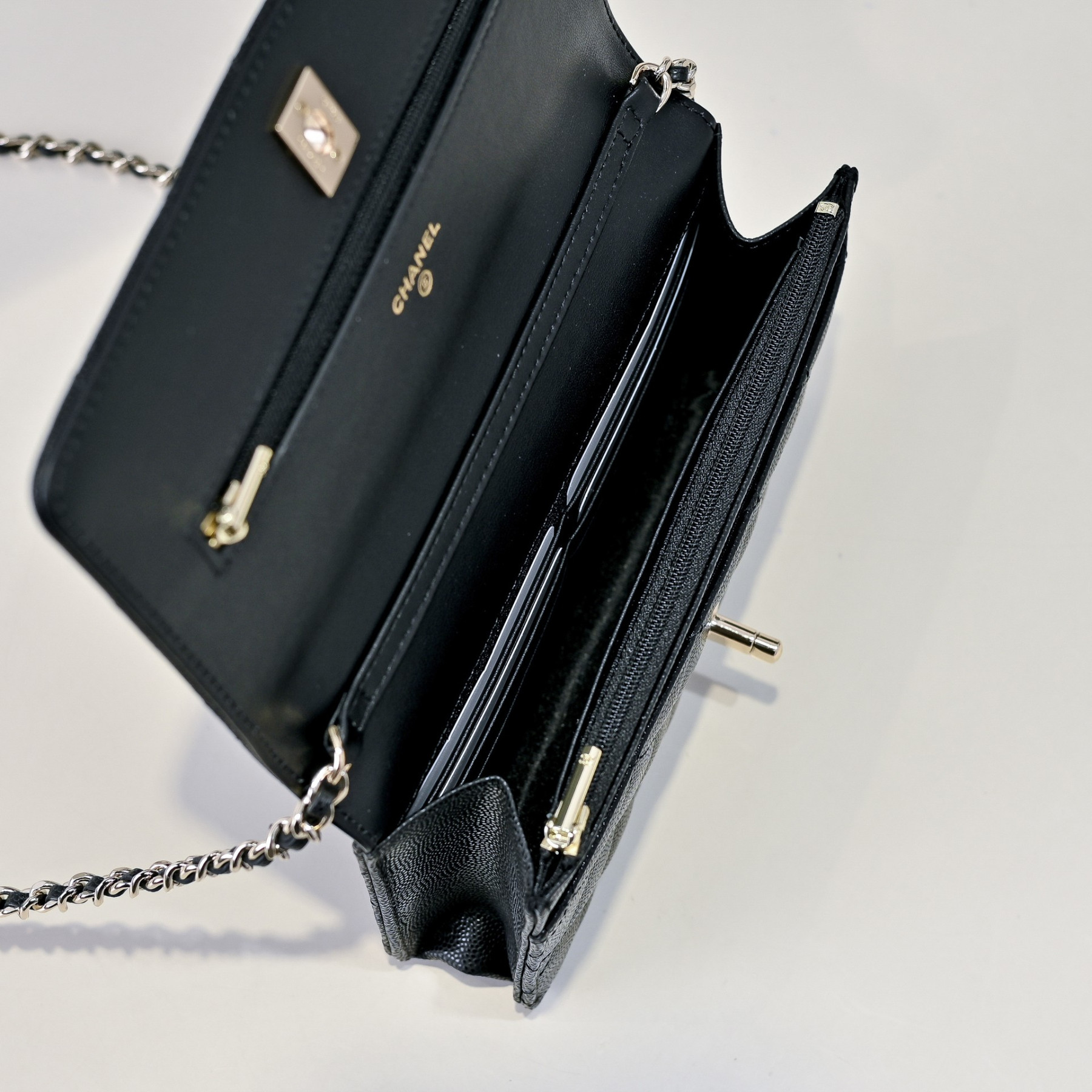 Ch**el WOC CLASSIC WALLET ON CHAIN 12.3x19.2x3.5cm