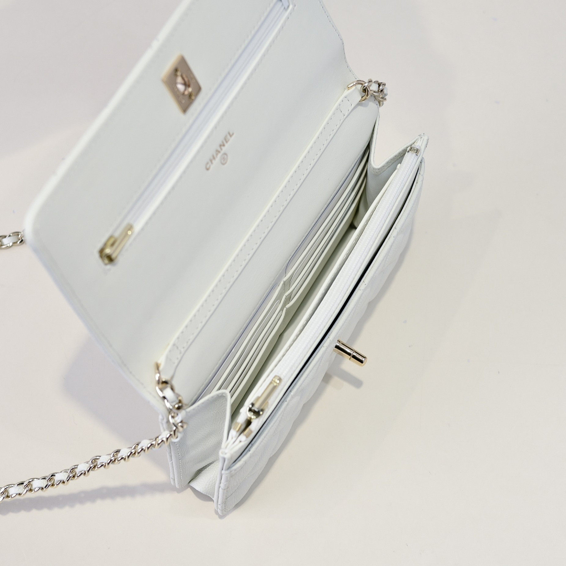 Ch**el WOC CLASSIC WALLET ON CHAIN 12.3x19.2x3.5cm