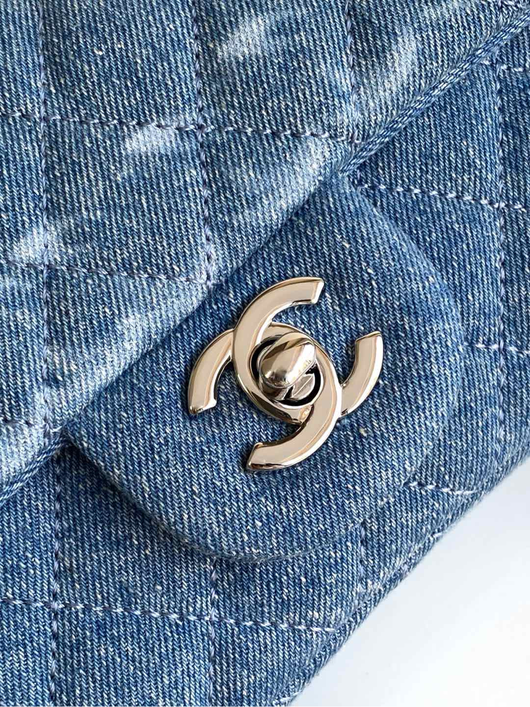 Ch**el Mini CF vintage 20cm