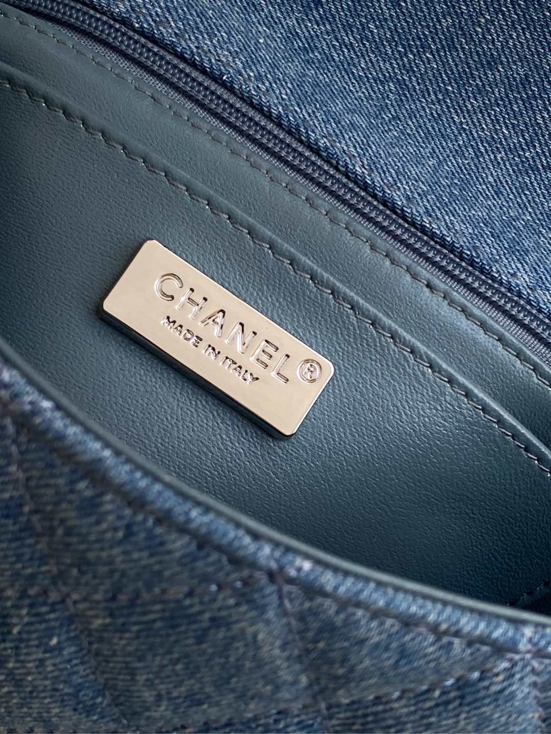 Ch**el Mini CF vintage 20cm