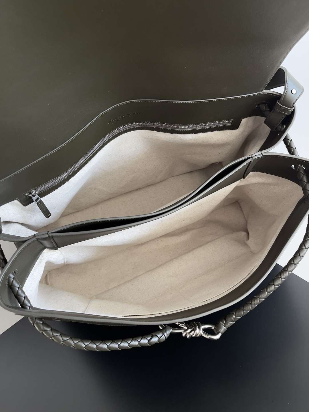 B0tt*ga Ven*ta Large Andiamo Messenger 43x32x20cm