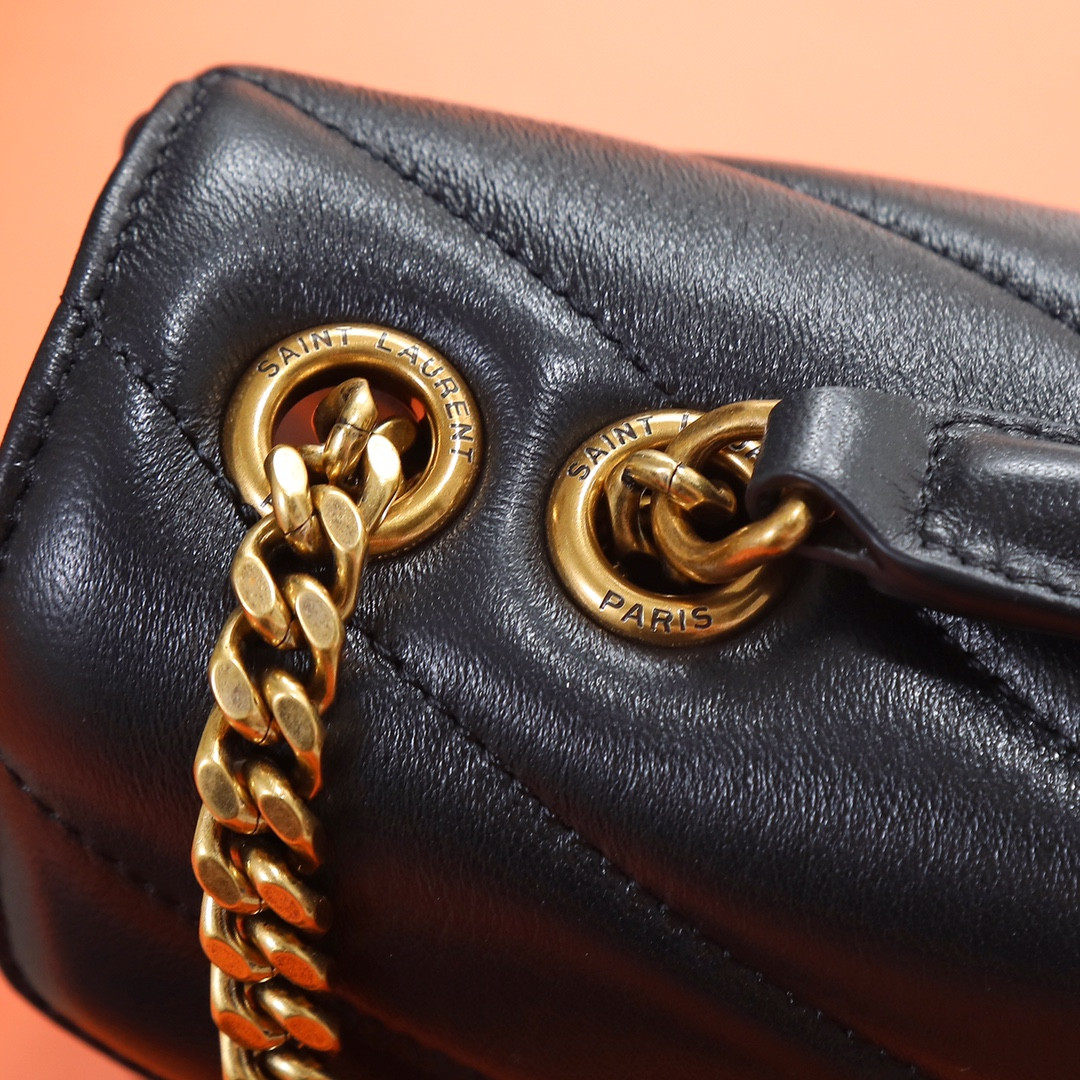 Y51 LOULOU small in MATELASSÉ lambskin 24x14x6cm