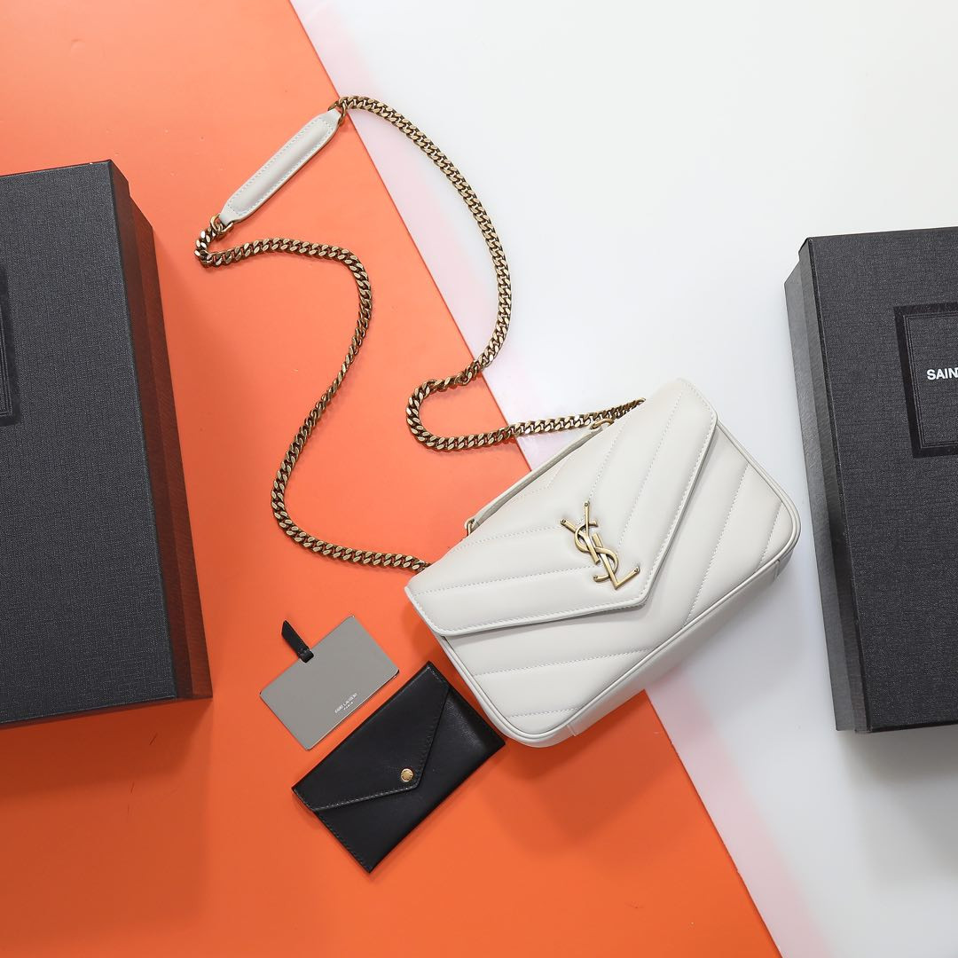 Y51 LOULOU small in MATELASSÉ lambskin 24x14x6cm