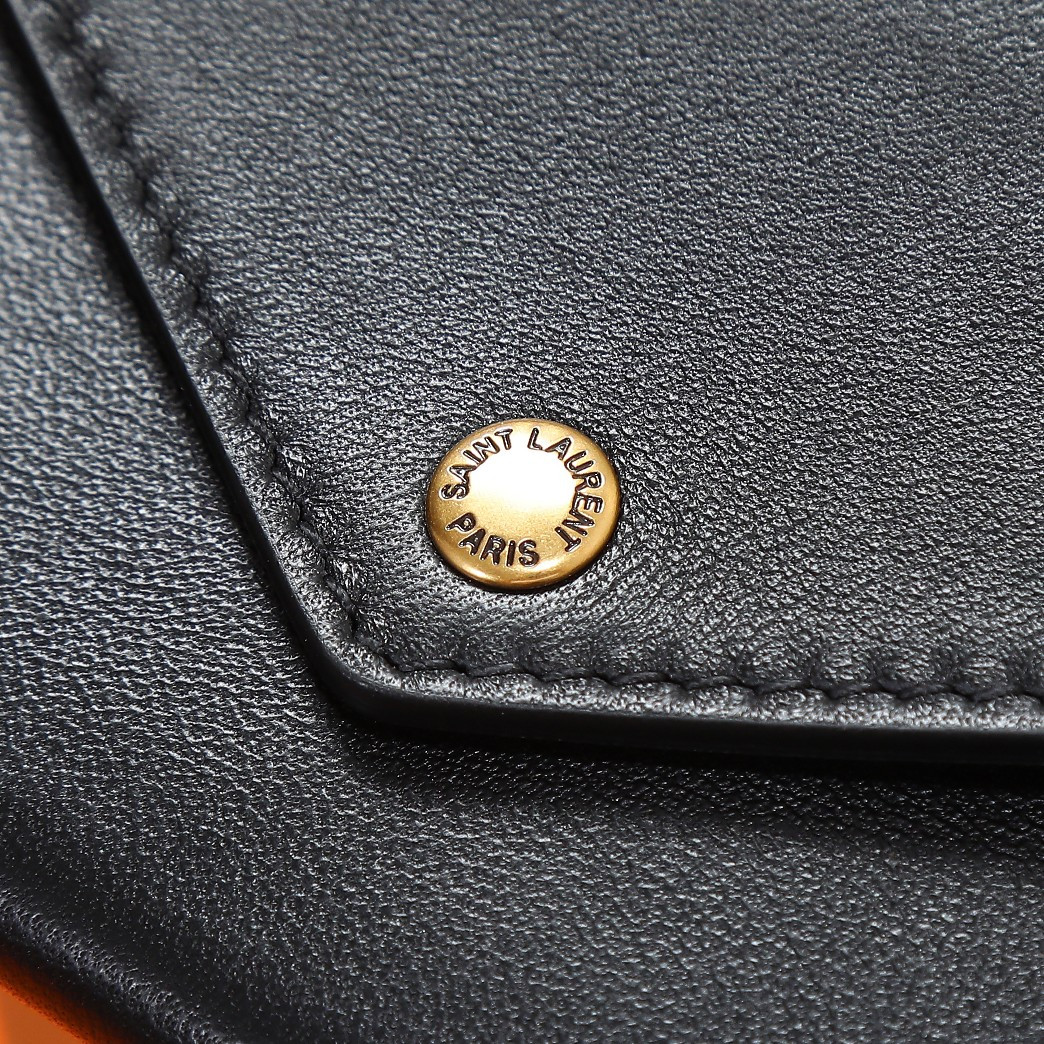 Y51 LOULOU small in MATELASSÉ lambskin 24x14x6cm