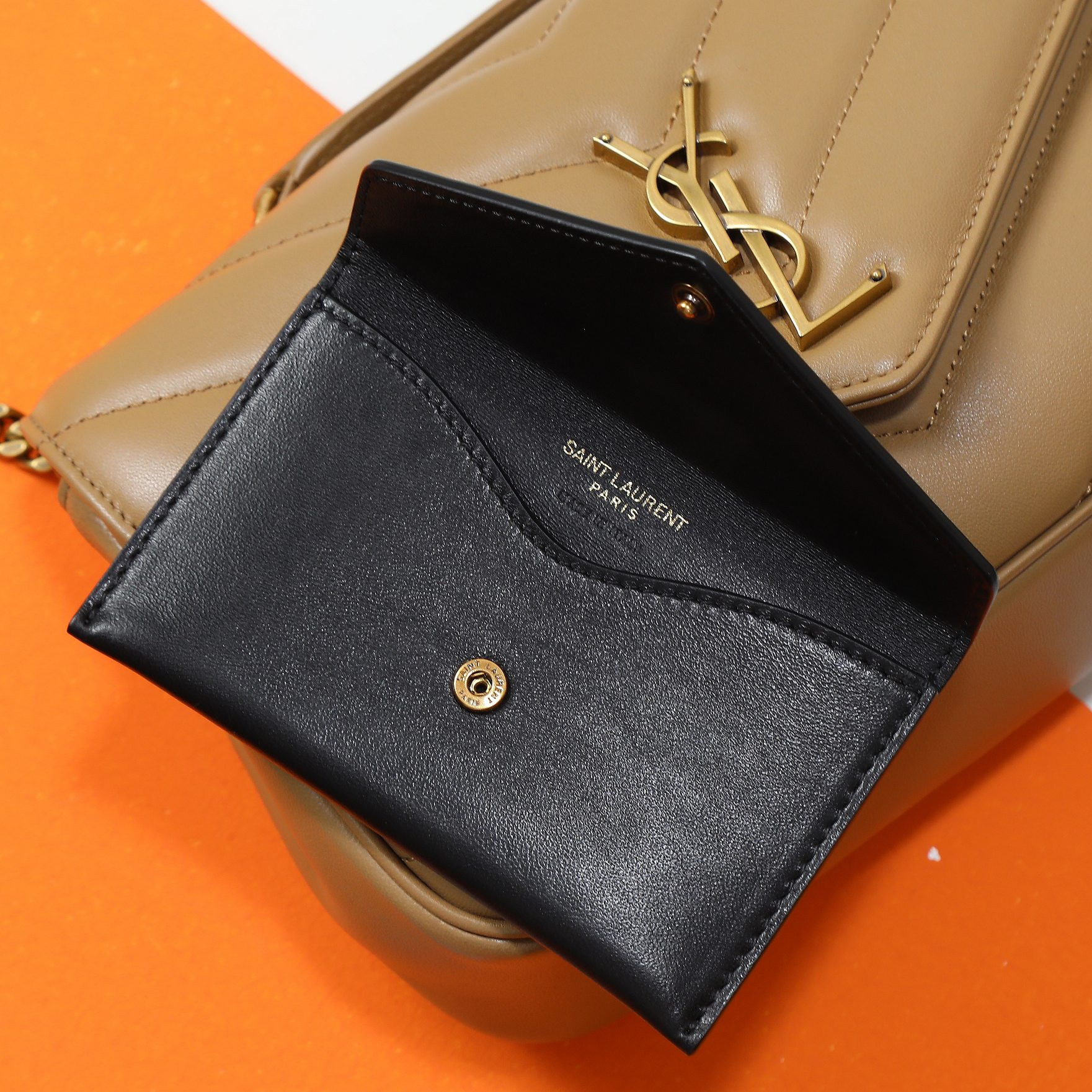 Y51 LOULOU small in MATELASSÉ lambskin 24x14x6cm