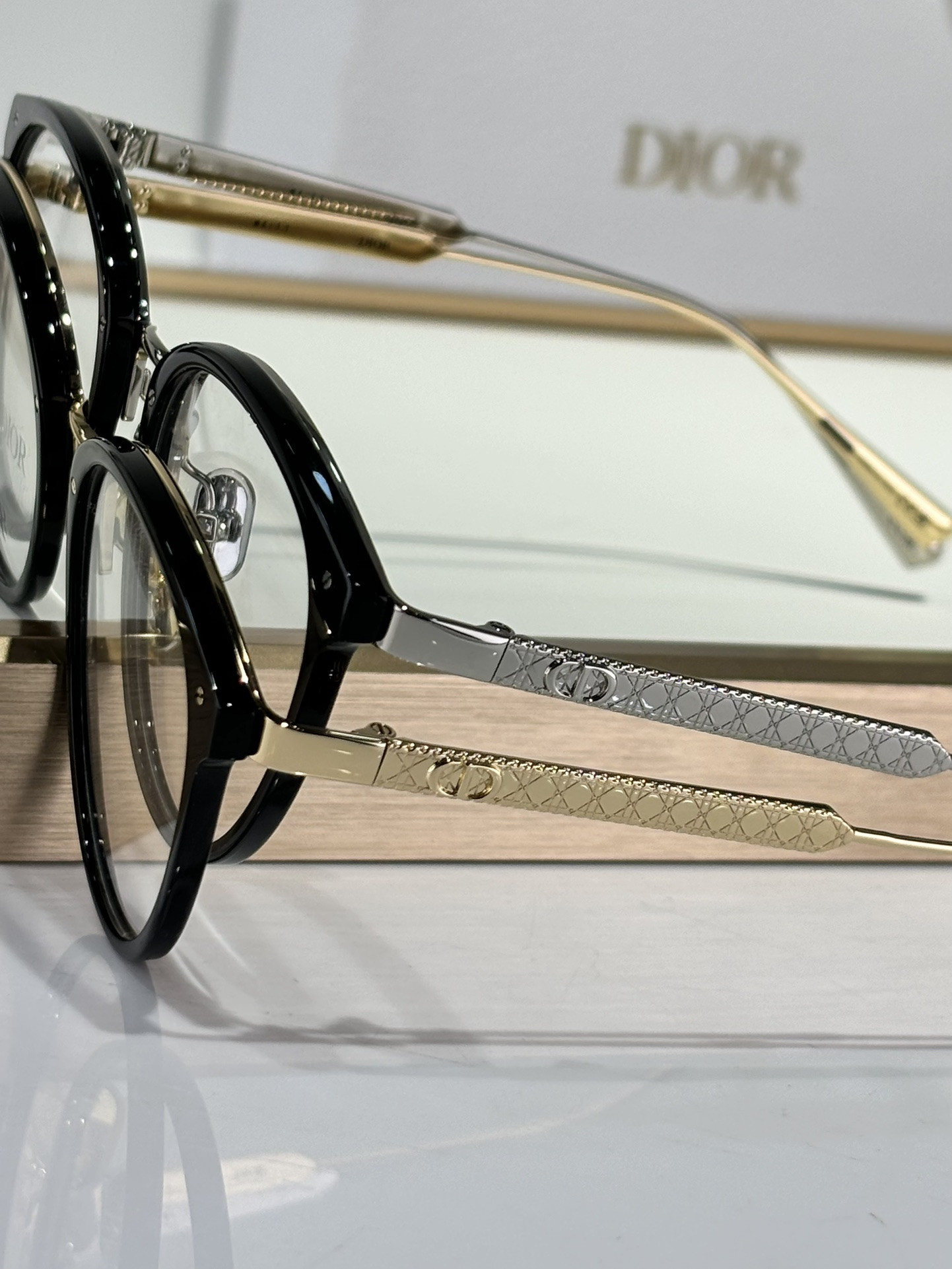 D10r Glasses Mini CD A6L 51-20-145