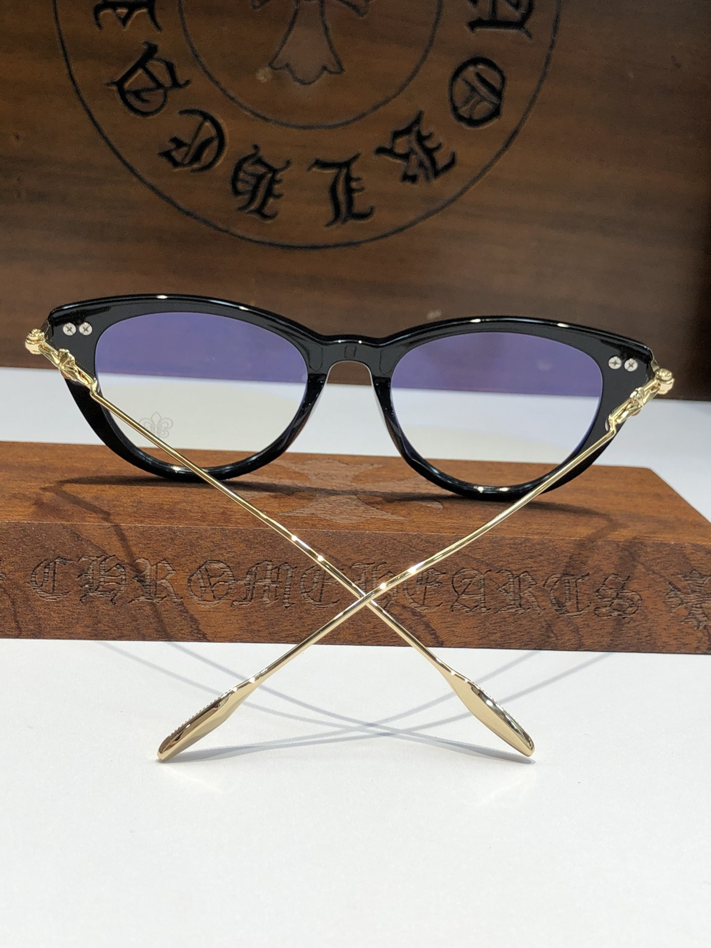 Ch*0me He**ts Glasses CH8228