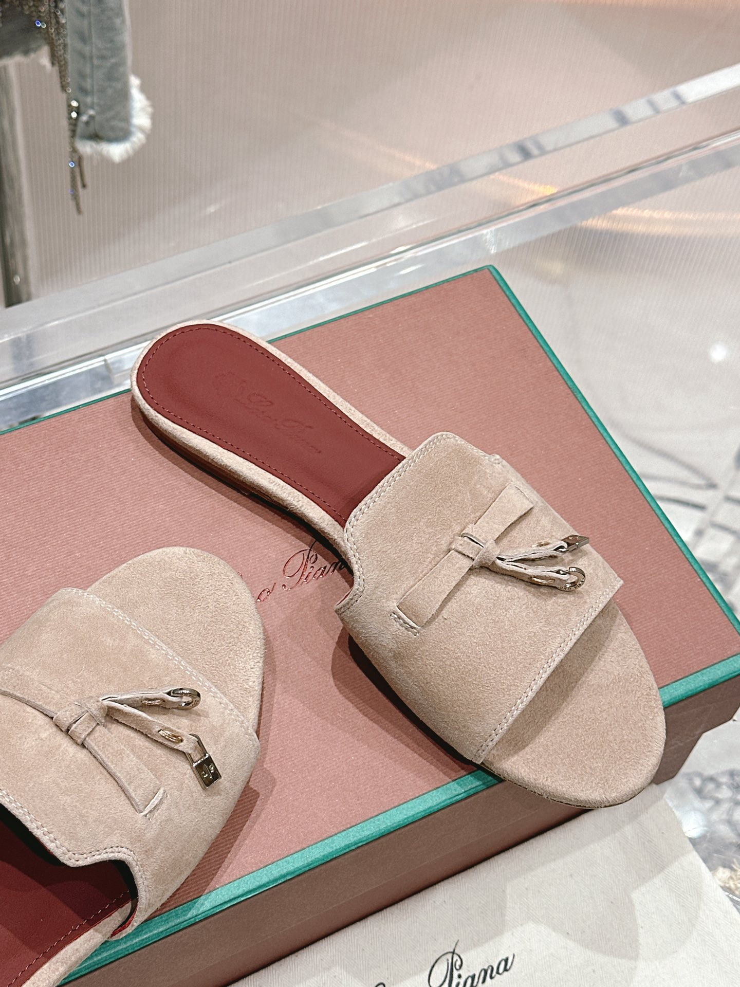 UA L0r0 P1ana Summer Charms Sandal