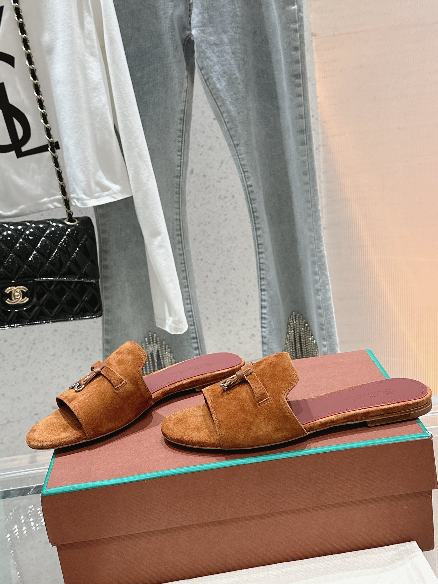 UA L0r0 P1ana Summer Charms Sandal