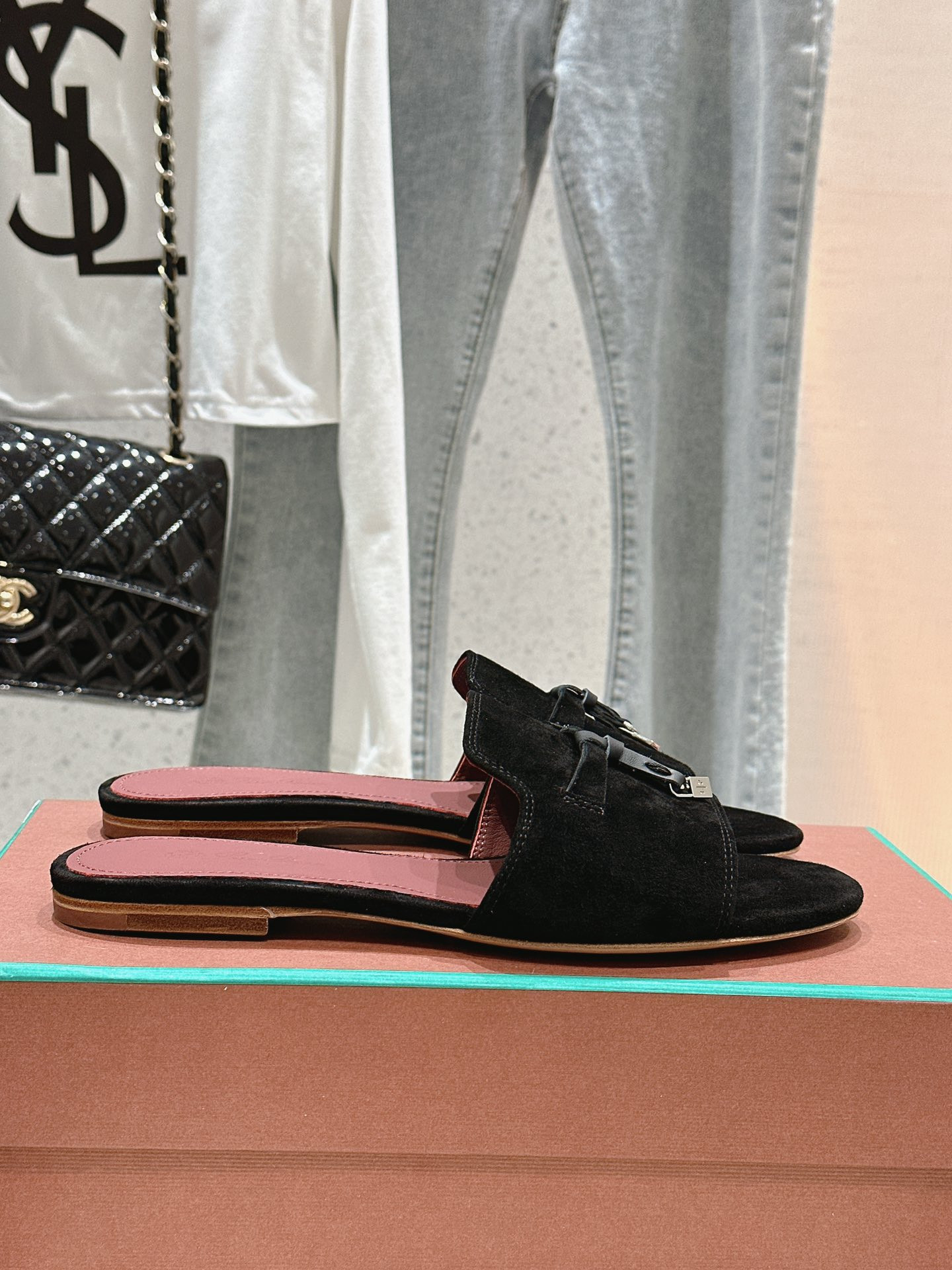 UA L0r0 P1ana Summer Charms Sandal