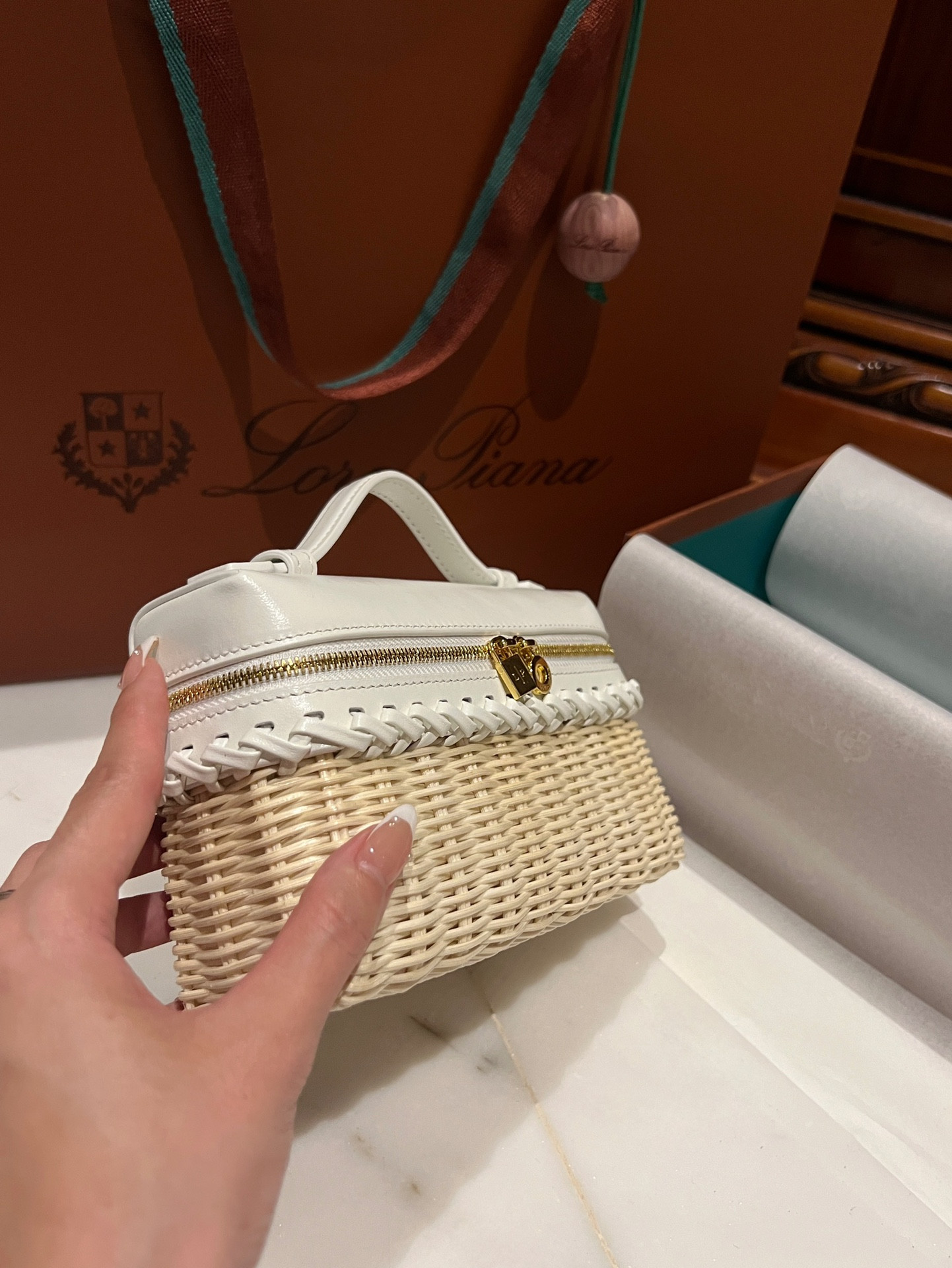 L0r0 P1ana Extra Pocket L19 Wicker Bag 19 x 11.5 x 7cm