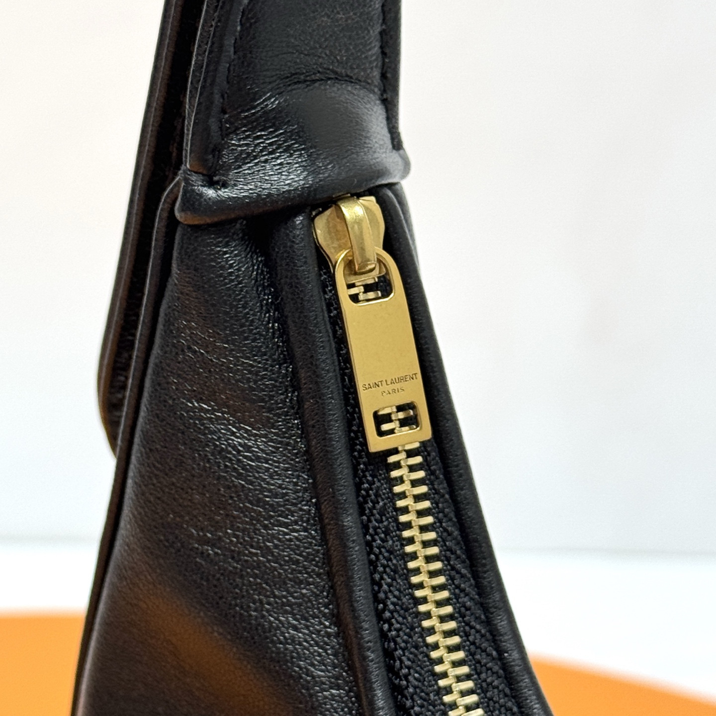 Y51 calypso mini hobo in plunged lambskin 20 X 12 X 5 cm