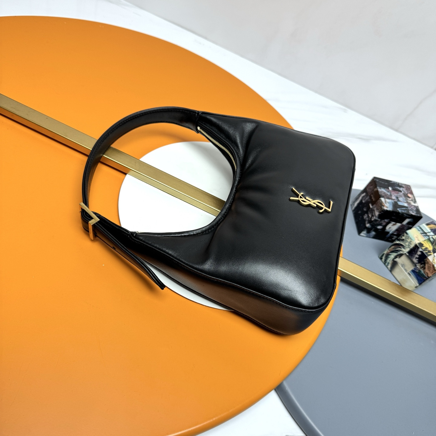 Y51 calypso mini hobo in plunged lambskin 20 X 12 X 5 cm