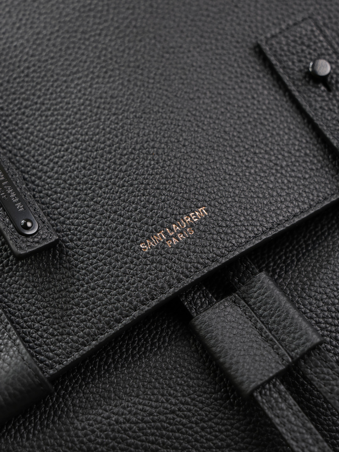 Y51 sac de jour backpack in grained leather 29 x 37.5 x 14 cm