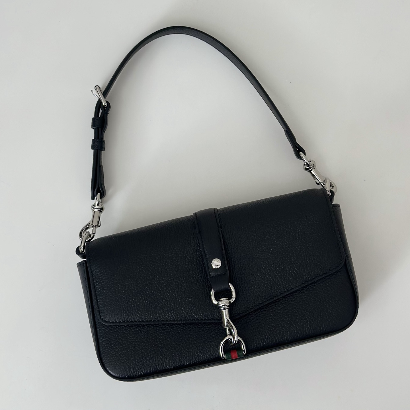 Gvc*1 Small crossbody bag with hook closure 23.5 x 12.5 x 6.5 cm