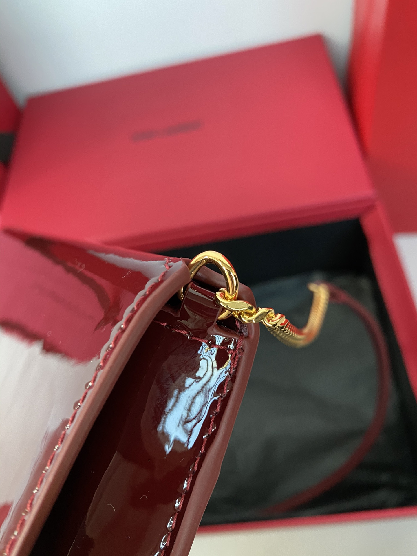 Y51 Monogram phone holder with strap (patent leather) 18 x 11 x 2.5 CM