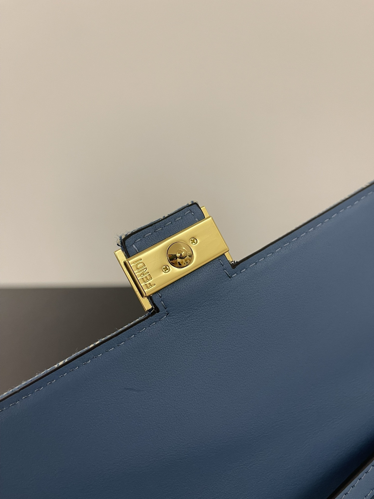 F**di baguette Blue denim effect FF jacquard bag 15x6x27 cm